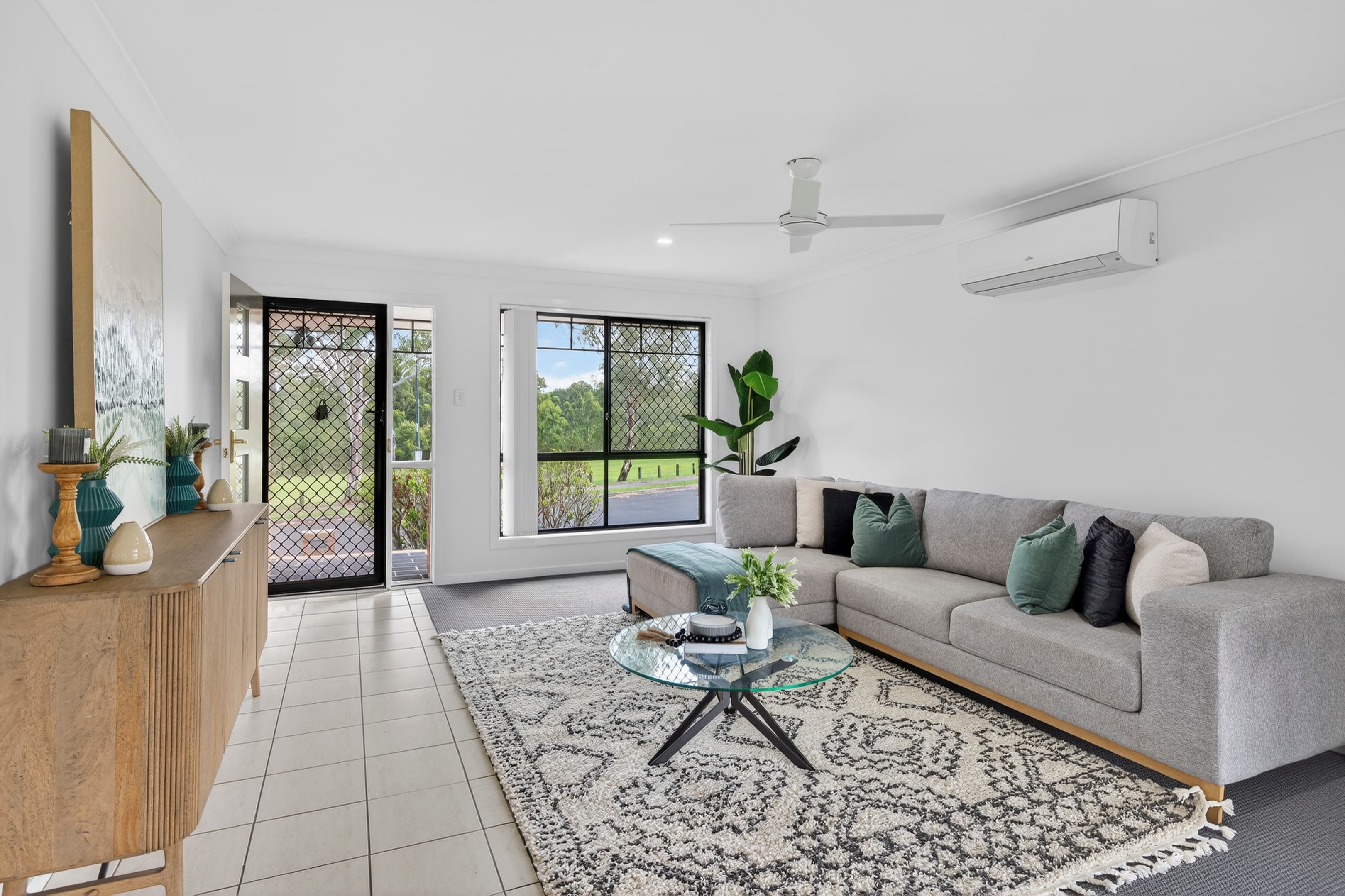26 Lake Manchester Street, Logan Reserve — photo 1 of 5