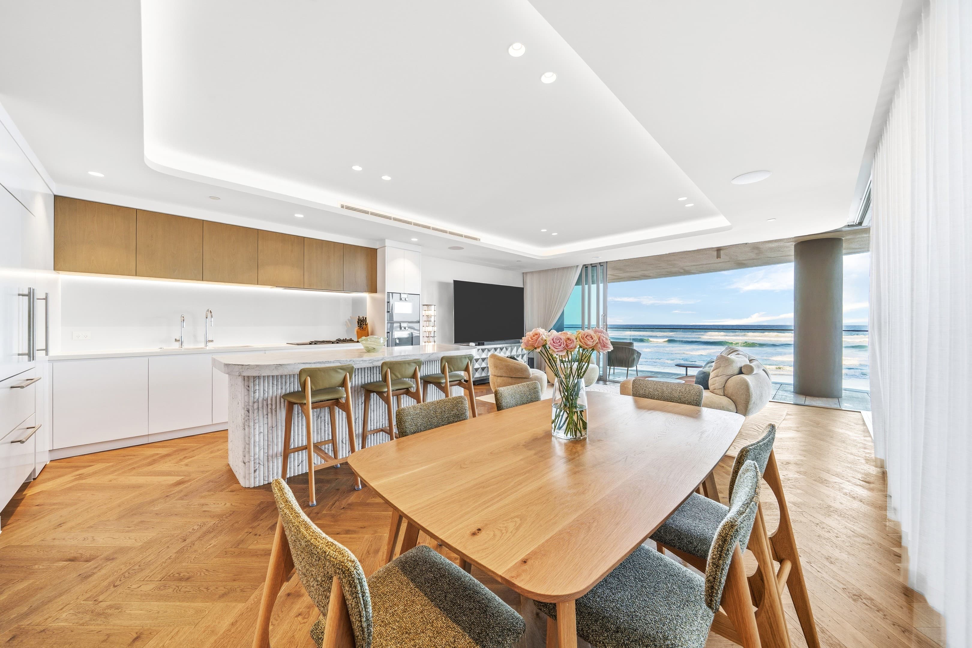 2/3519 Main Beach Parade, Main Beach - Image 1