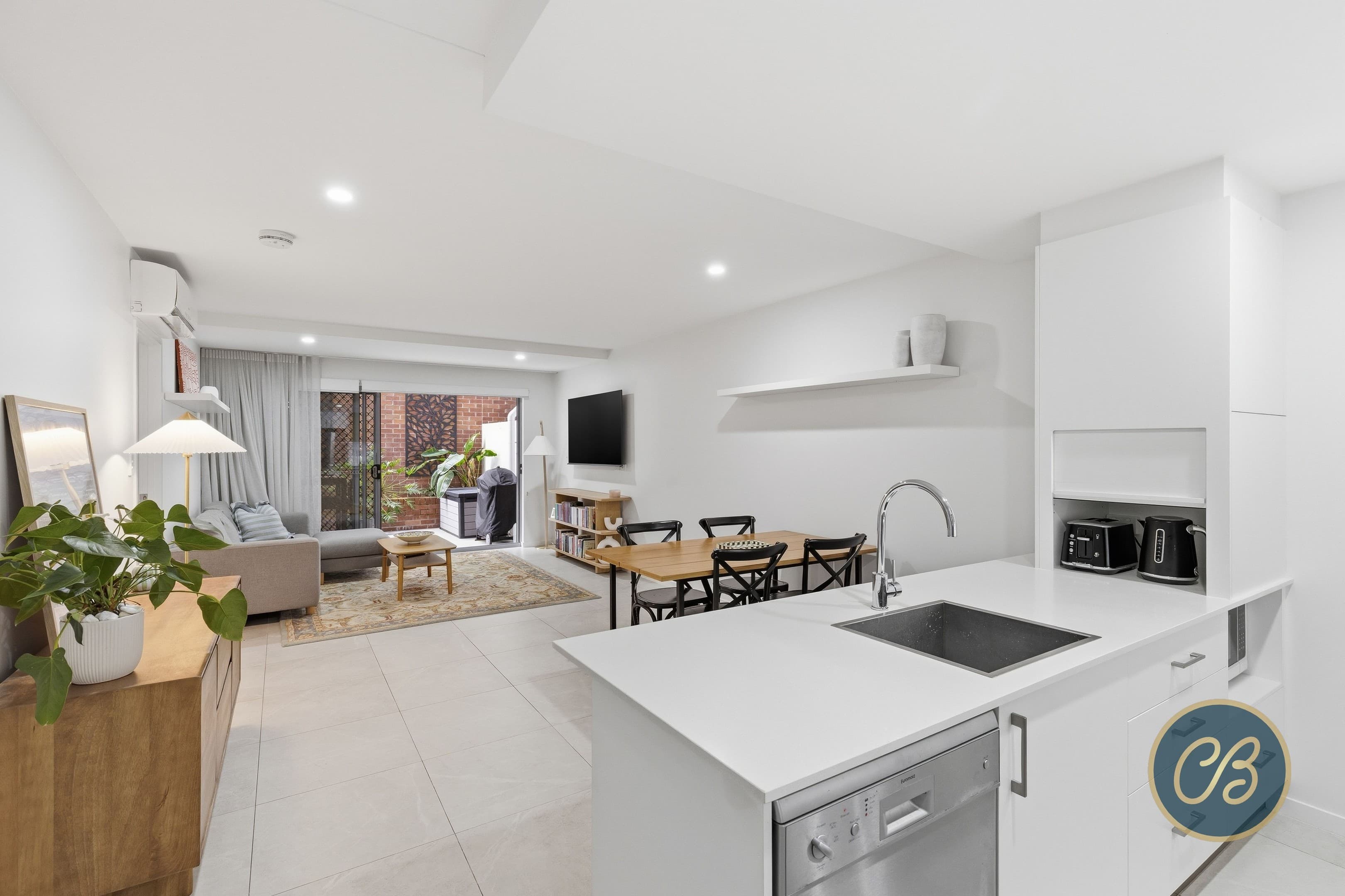 8/66 Gamelin Crescent, Stafford — photo 1 of 5