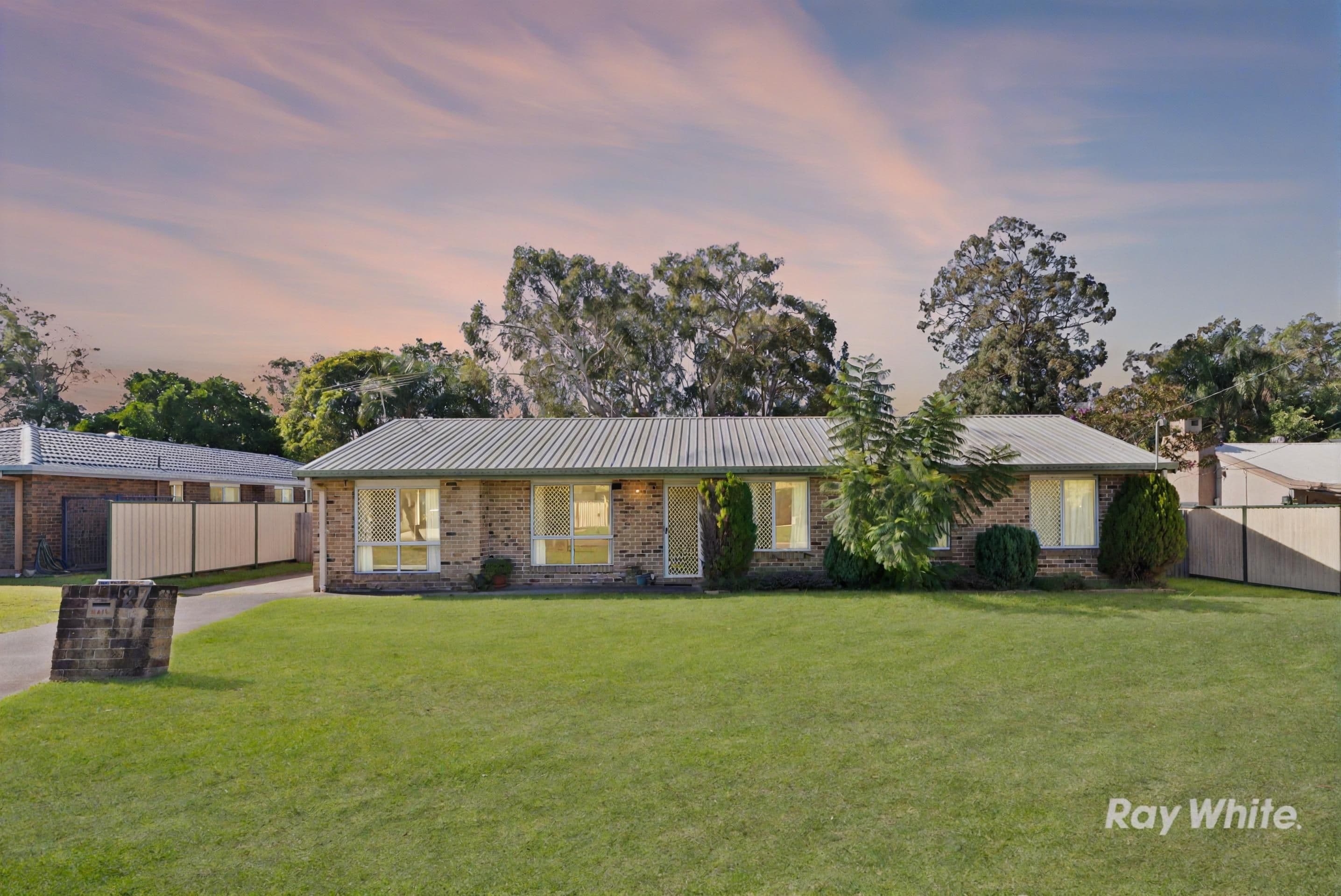 27 Arbour Way, Regents Park - Image 1