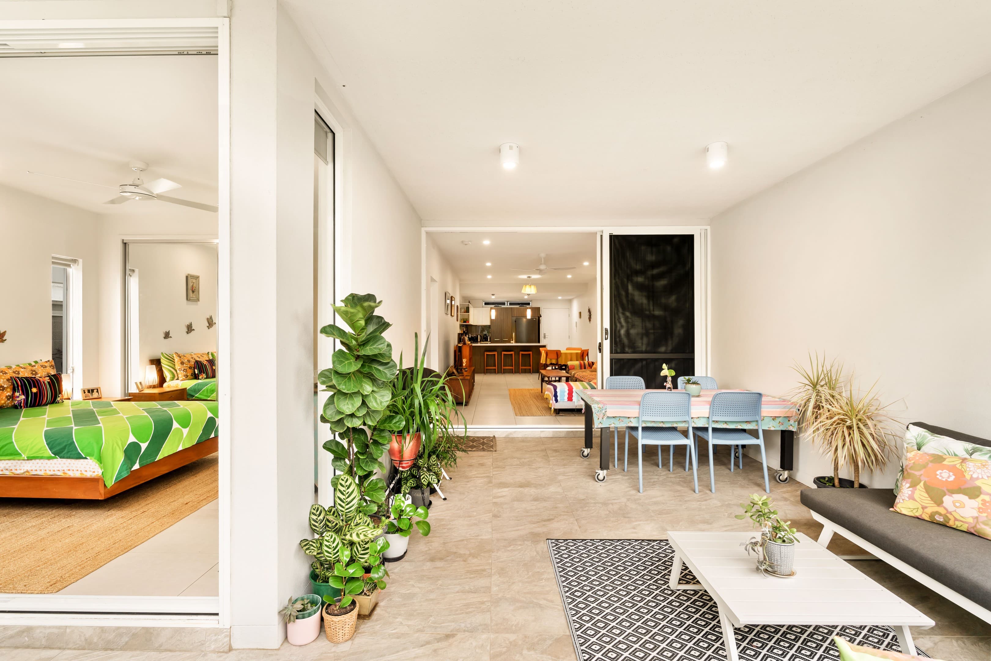 2/30 Second Avenue, Sandgate - Image 1
