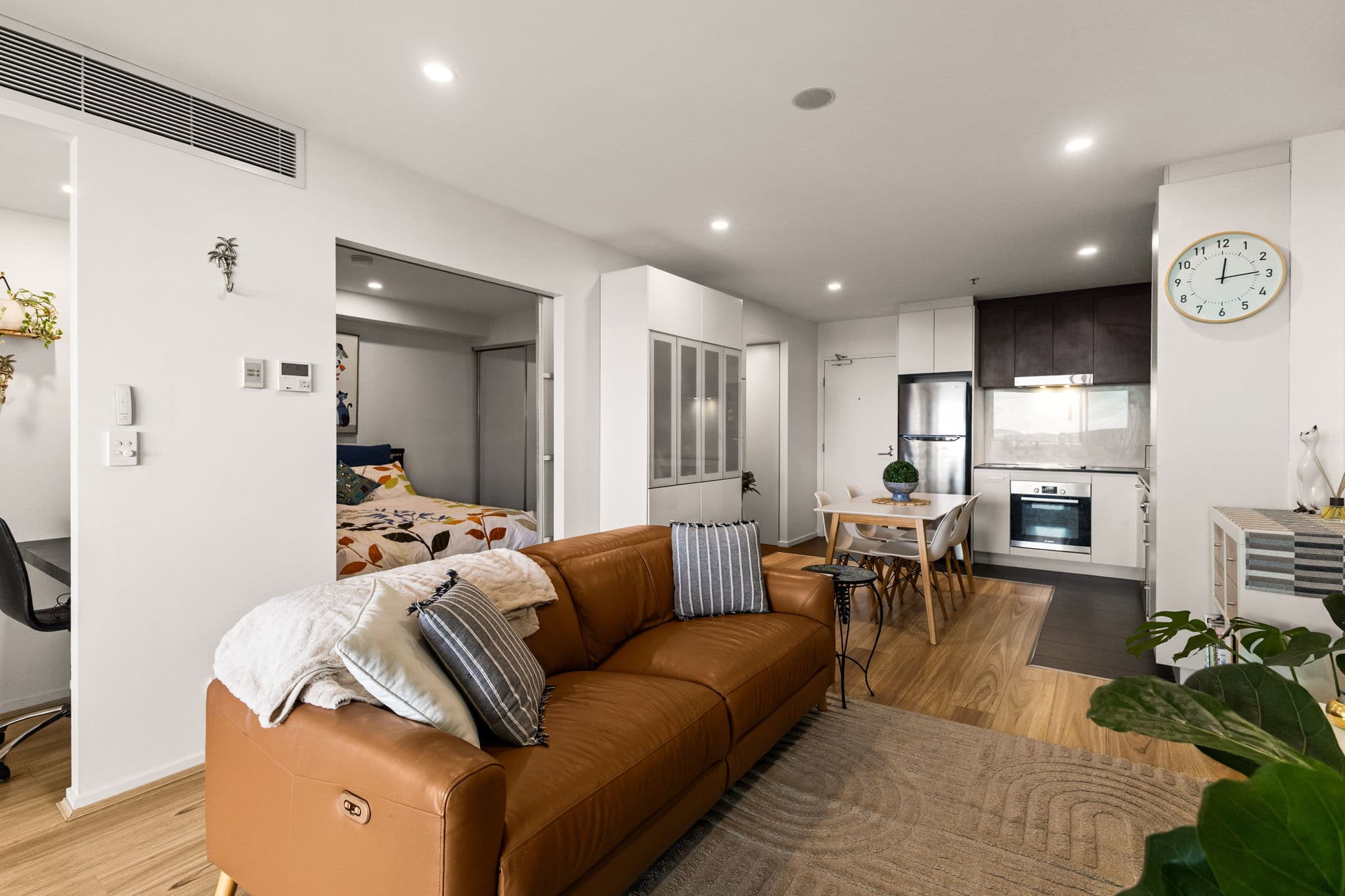 908/18 Thorn Street, Kangaroo Point - Image 1