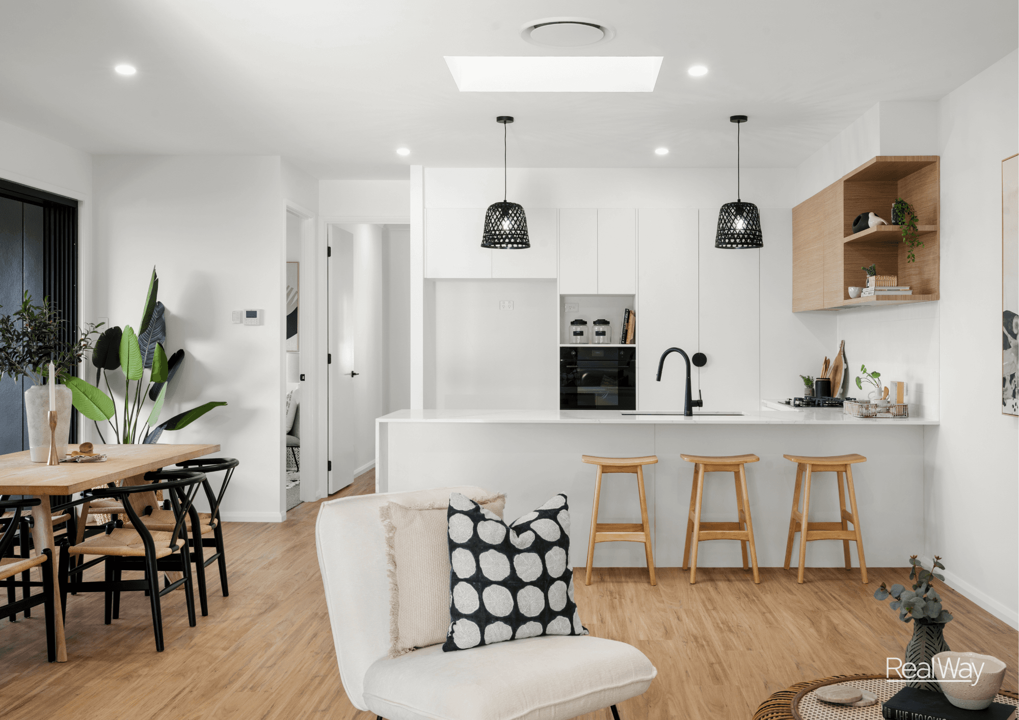 2/4 Pyrenees Close, Middle Ridge — photo 1 of 5