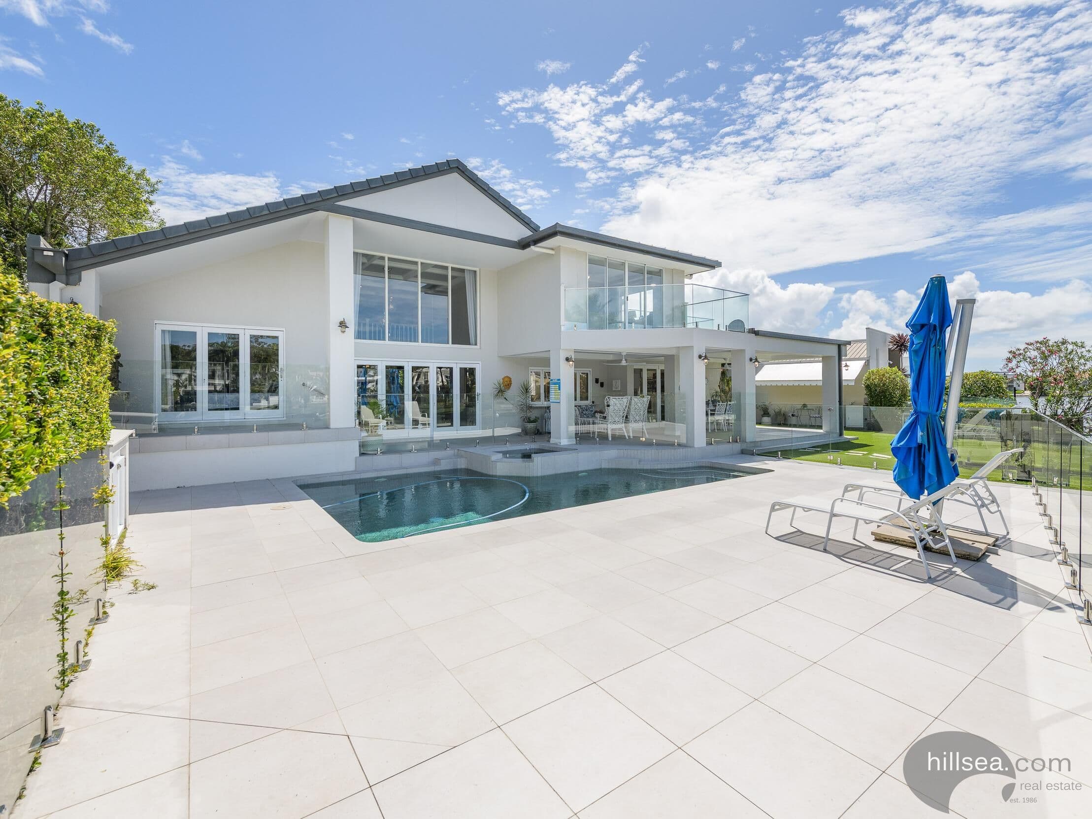 5801 Clearwater Crescent, Hope Island — photo 1 of 5