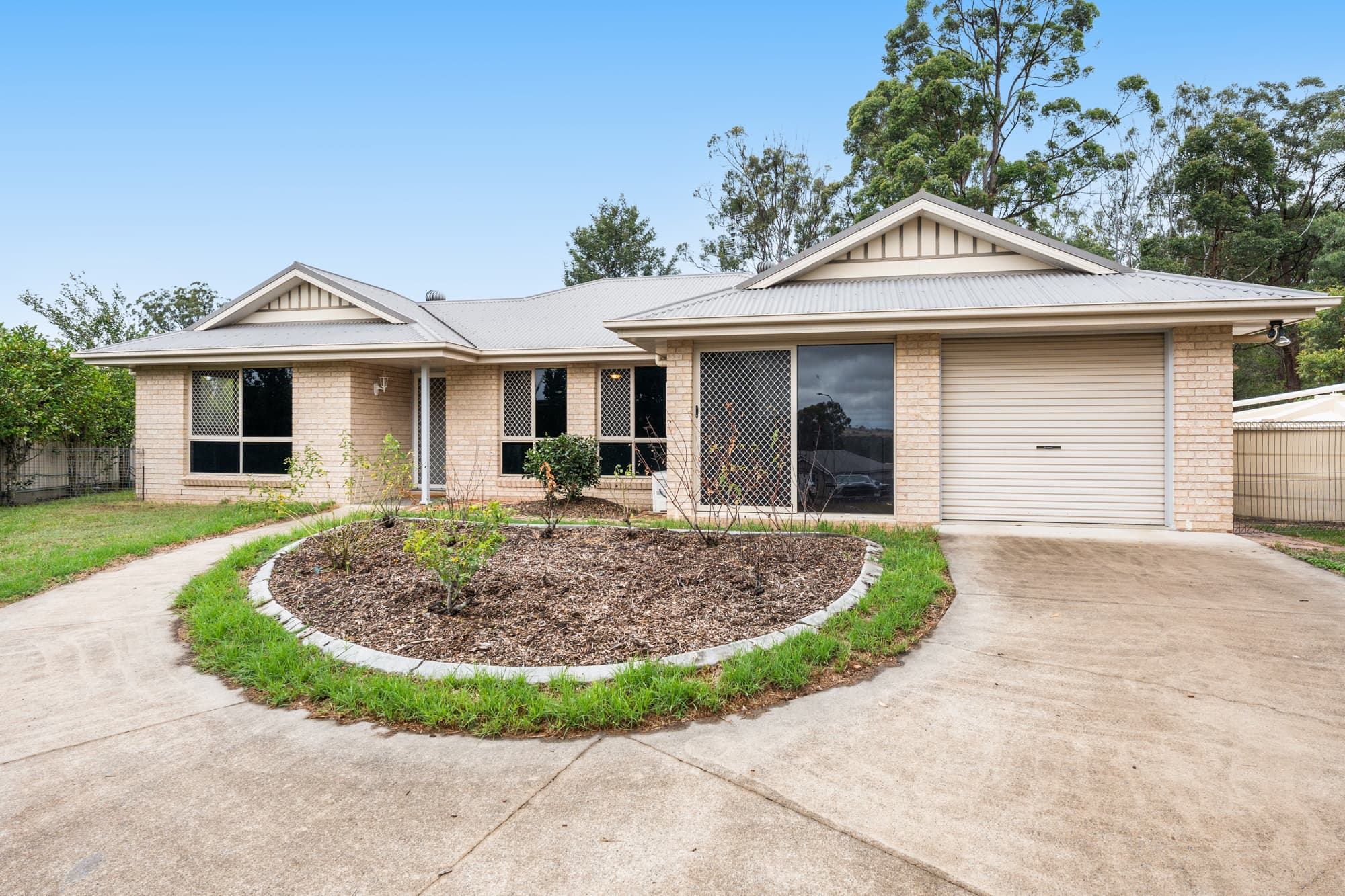 8 Jackson Court, Crows Nest - Image 1
