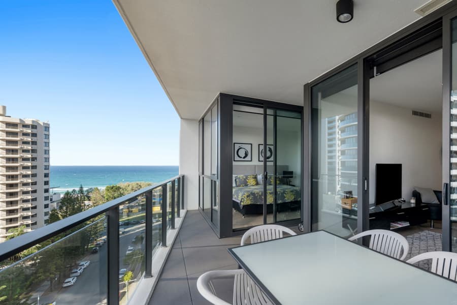 17/14 Elizabeth Avenue, Broadbeach - Image 1