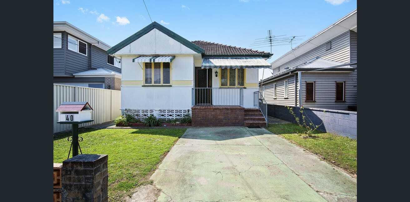 40 King Street, Woody Point - Image 1