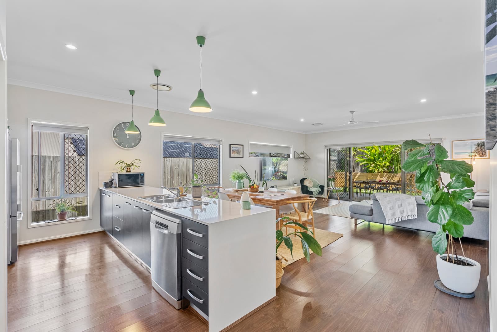 23 Sapphire Place, Elanora — photo 1 of 5