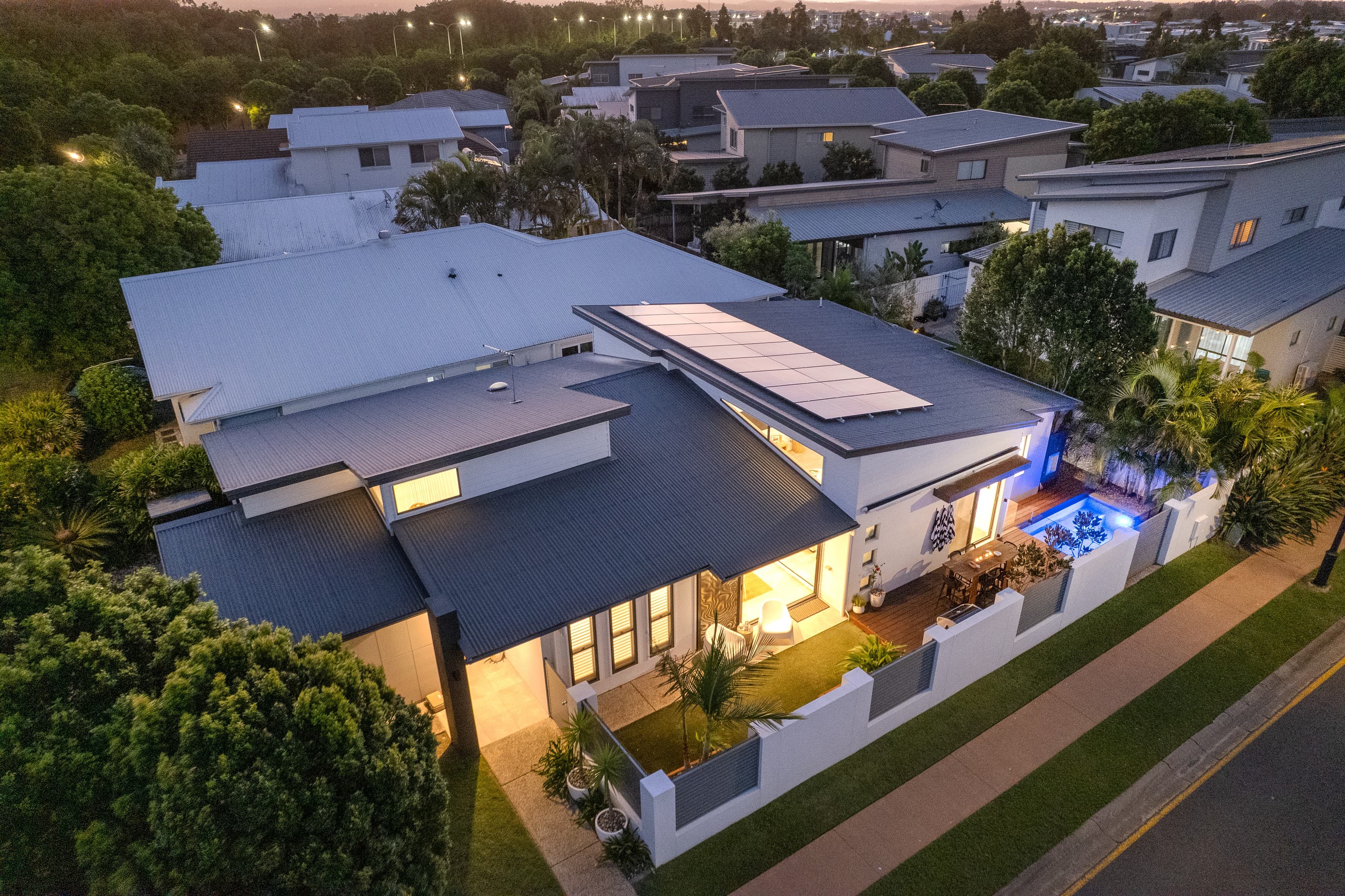 30 Galley Road, Hope Island — photo 1 of 5