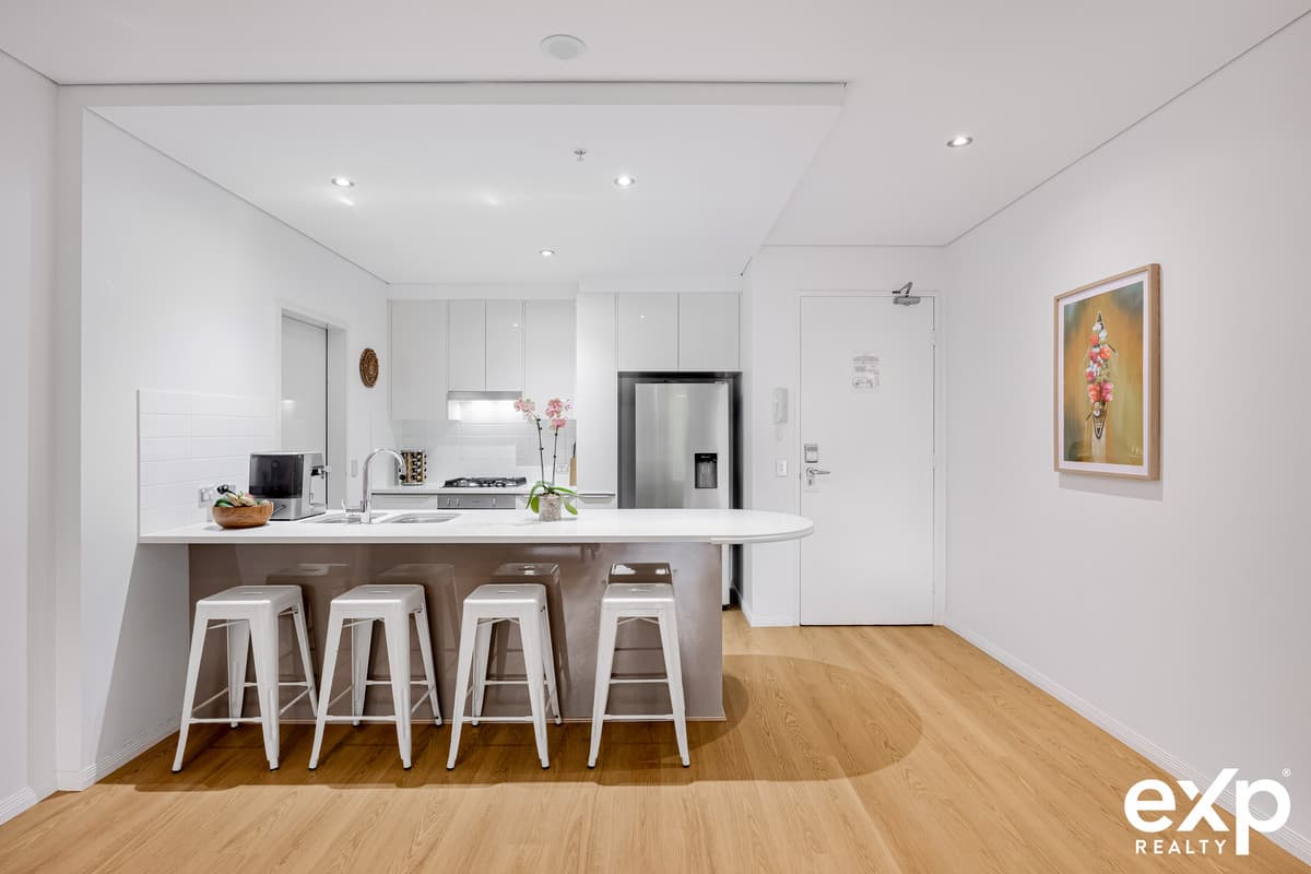 406/6 Aqua Street, Southport - Image 1