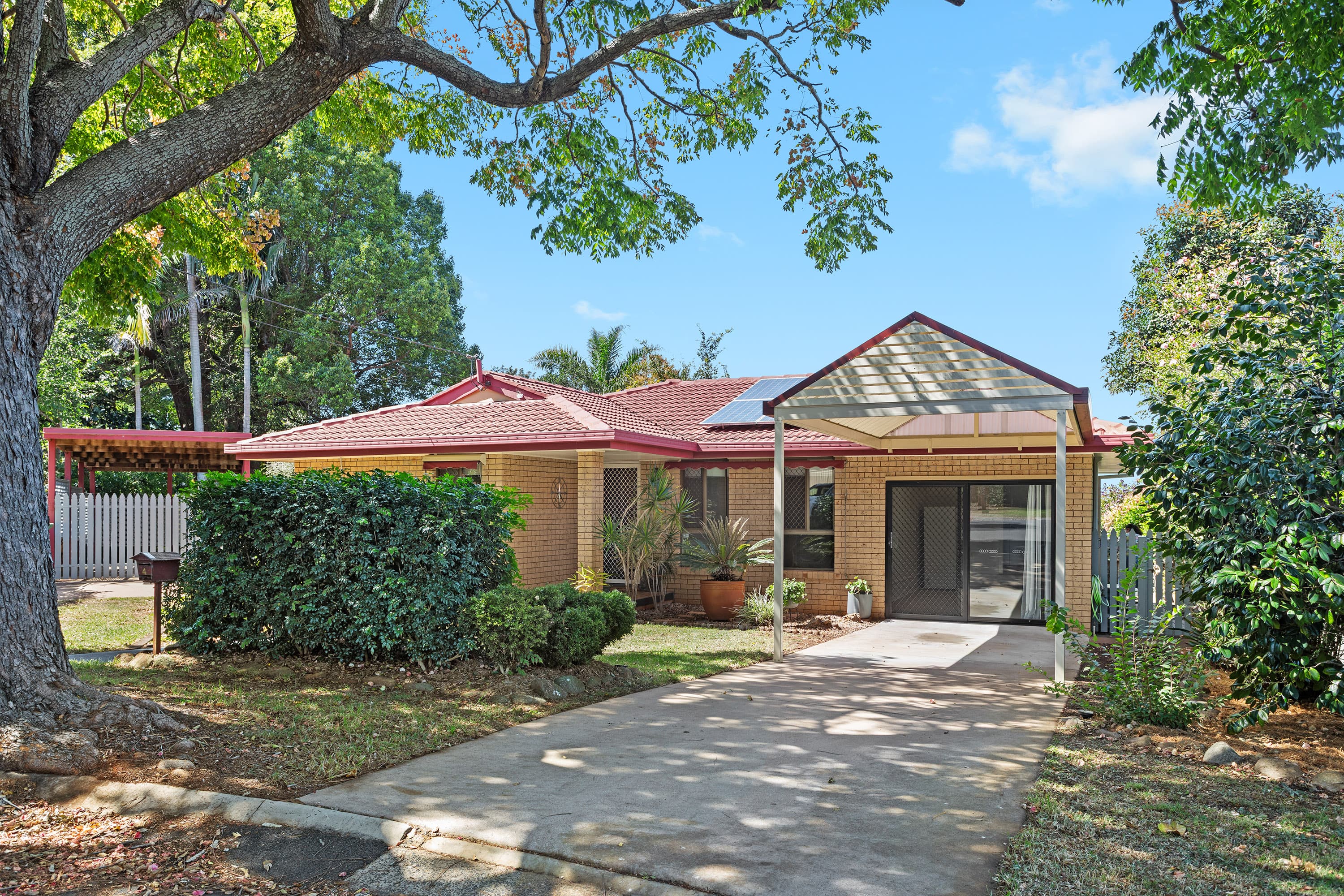 4 Meadow Court, Centenary Heights - Image 1