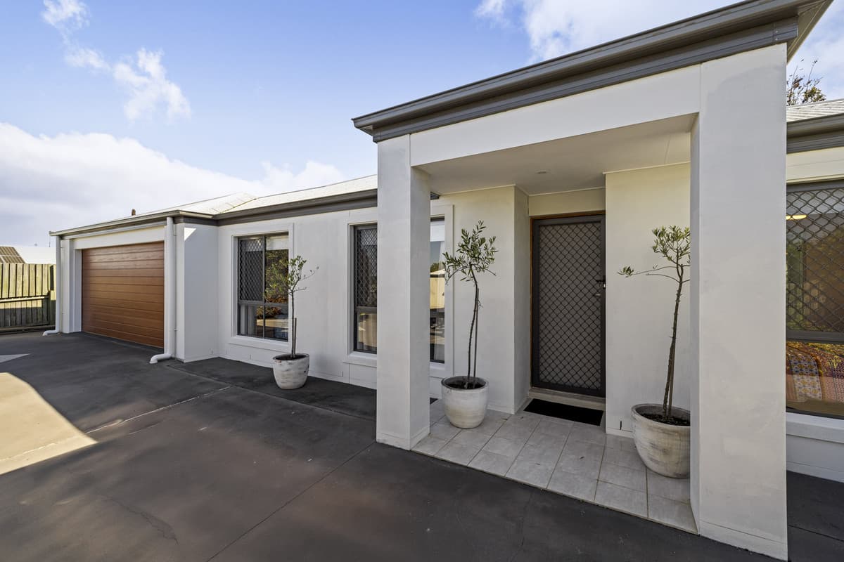 1/4 Punter Close, Glenvale - Image 1