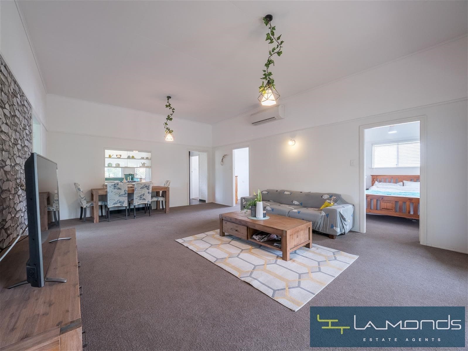 92 Bride Street, Wynnum — photo 1 of 5