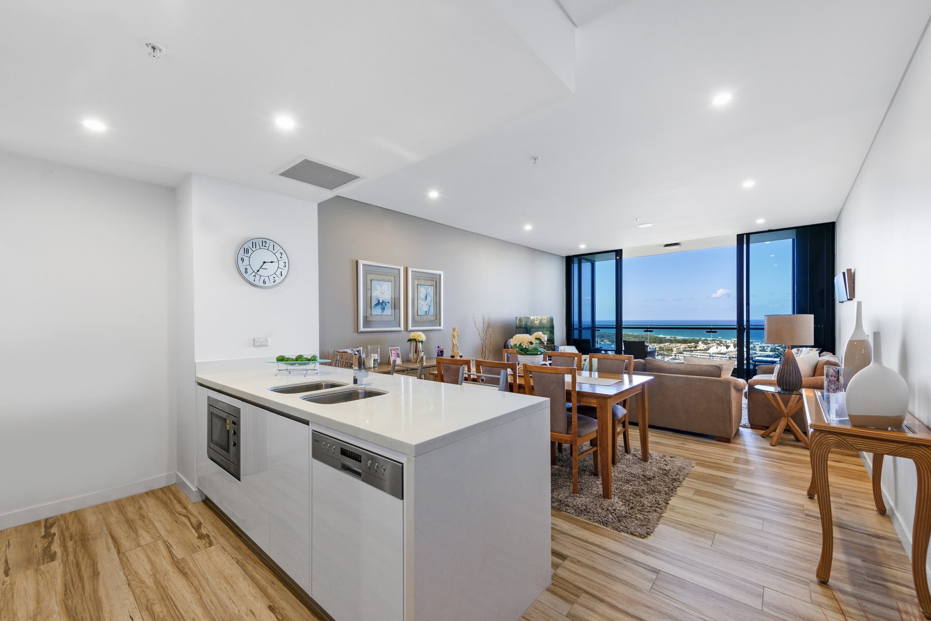 2612/2 Como Crescent, Southport - Image 1