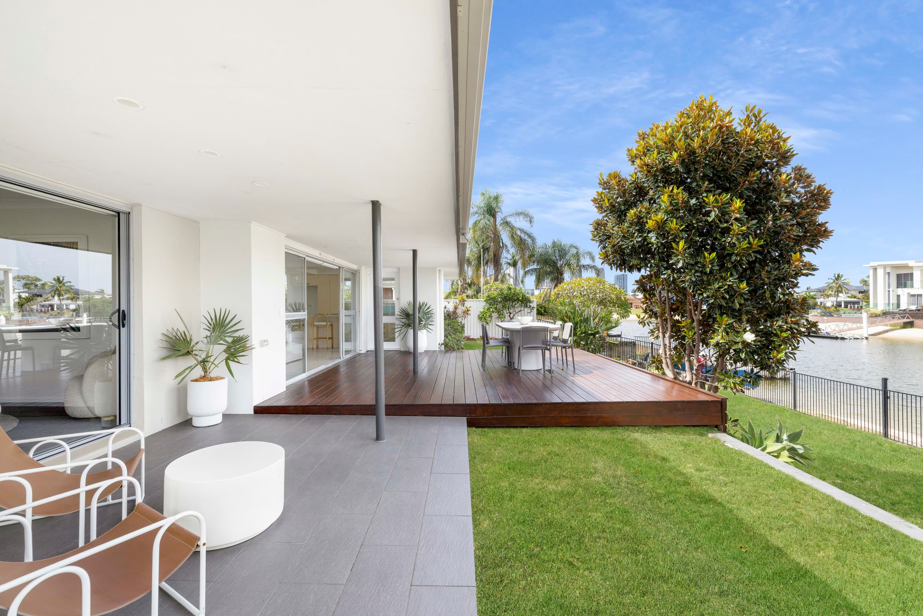 25 Beverley Crescent, Broadbeach Waters — photo 1 of 5