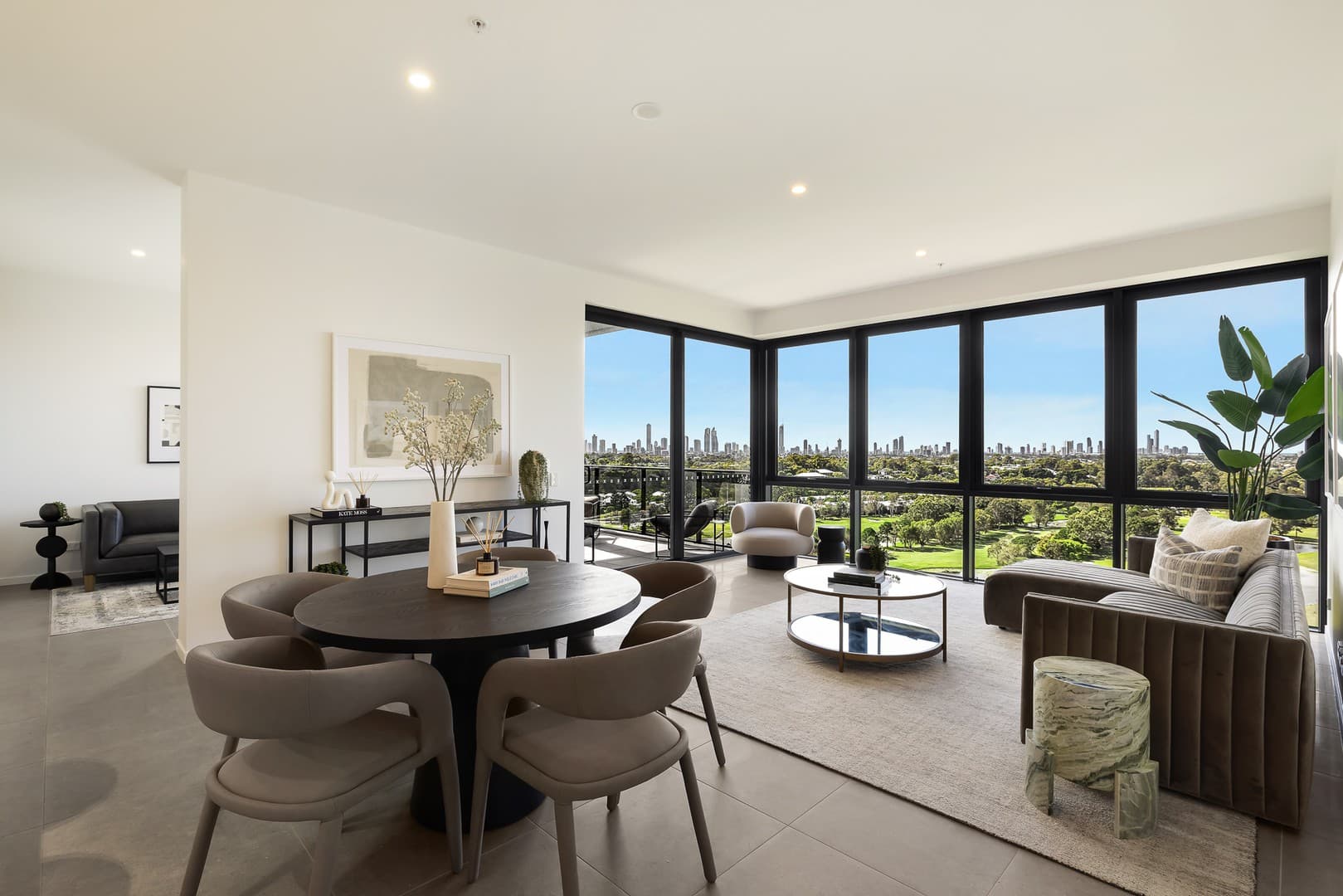 5118/21 Ross Street, Benowa - Image 1