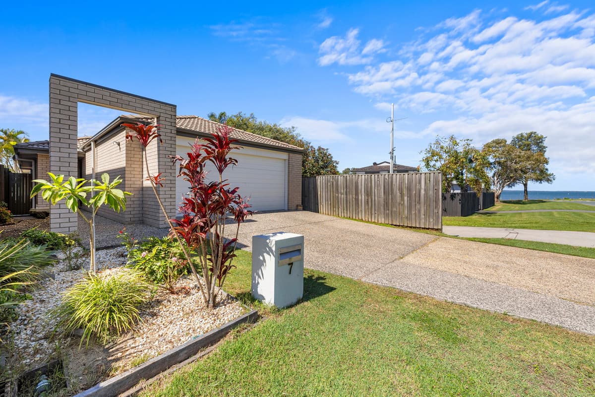 7 Simon Street, Victoria Point - Image 1