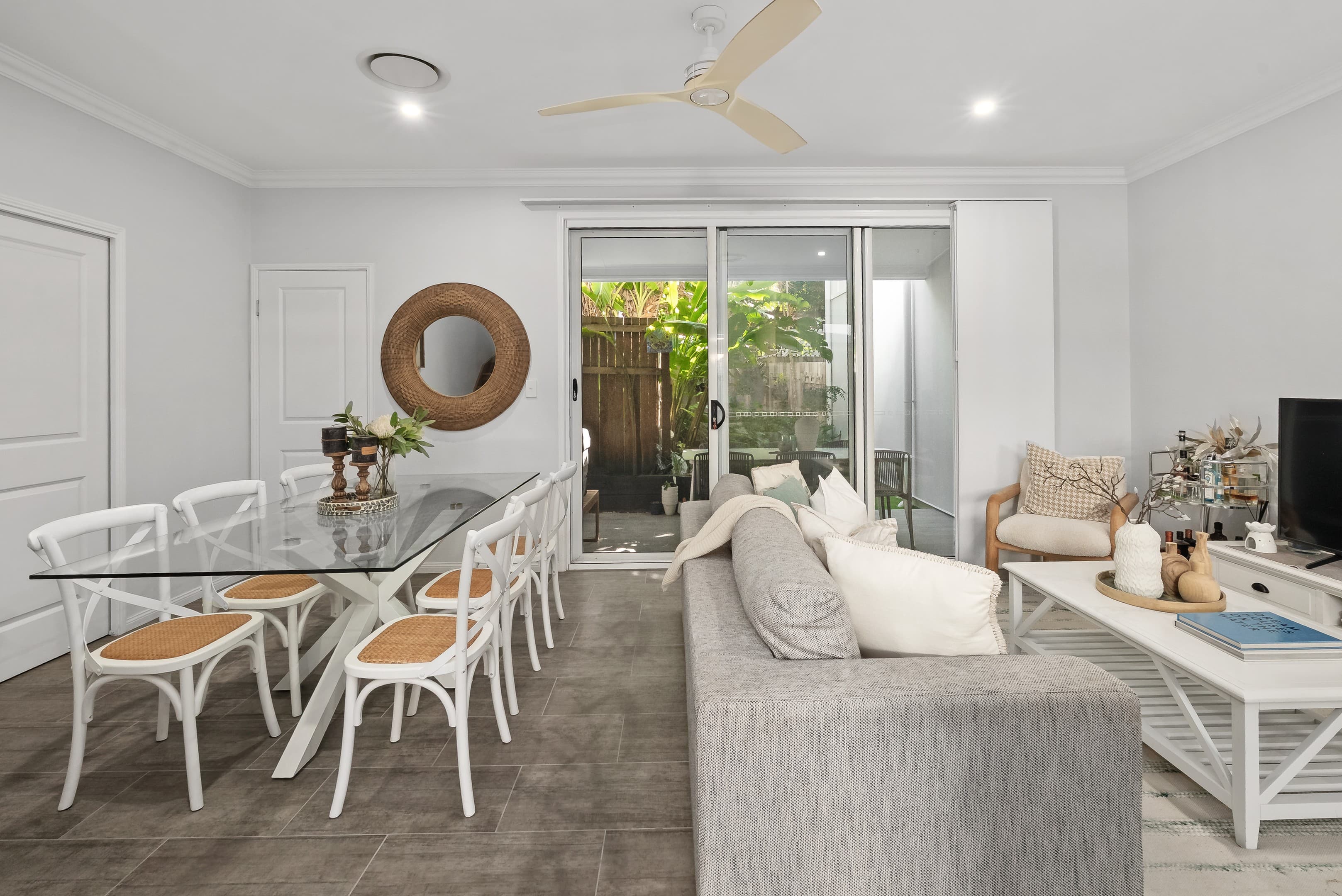 3/9 Blackfriars Drive, Carina — photo 1 of 5