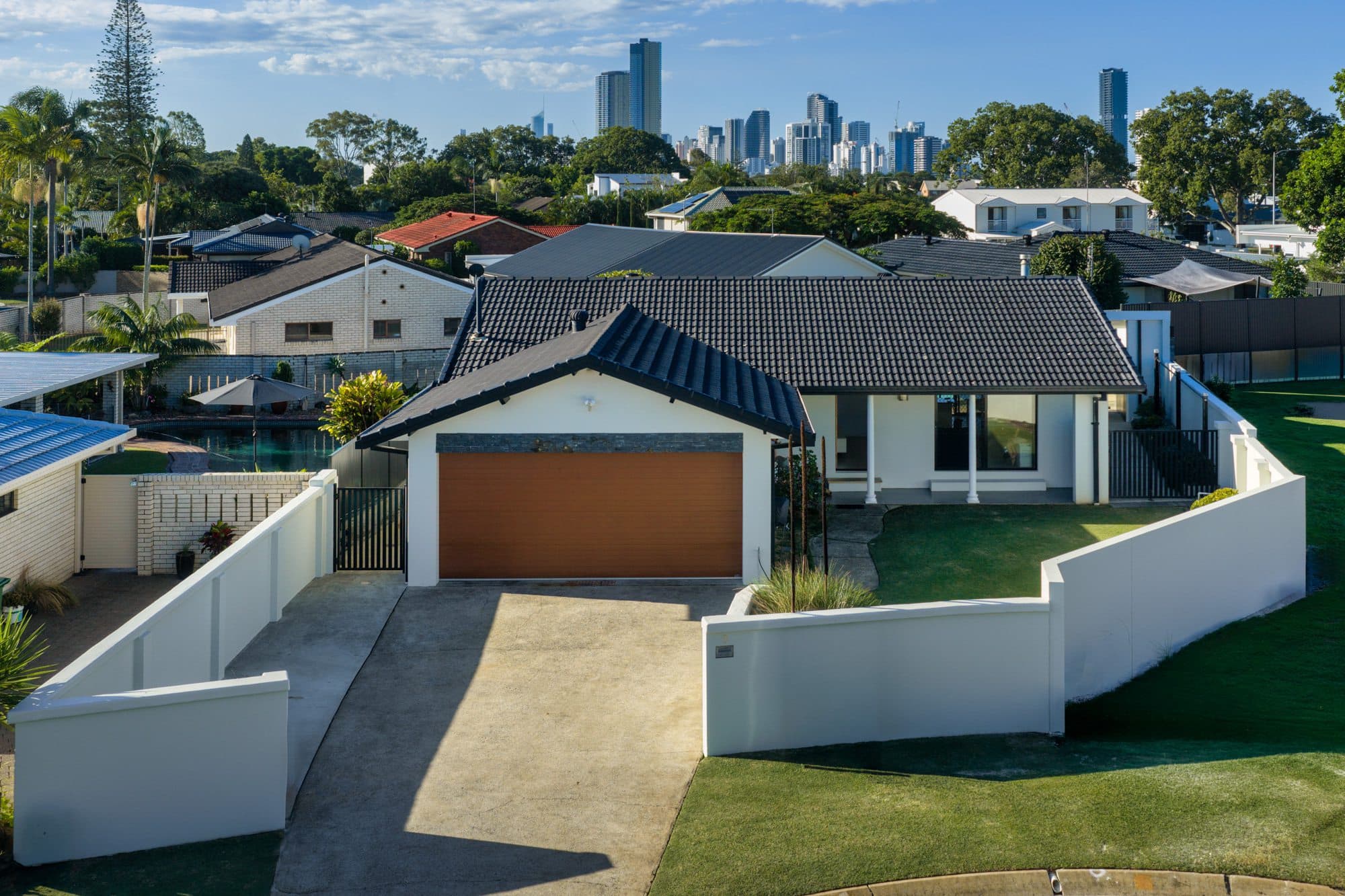 3 Fairsky Avenue, Mermaid Waters — photo 1 of 5