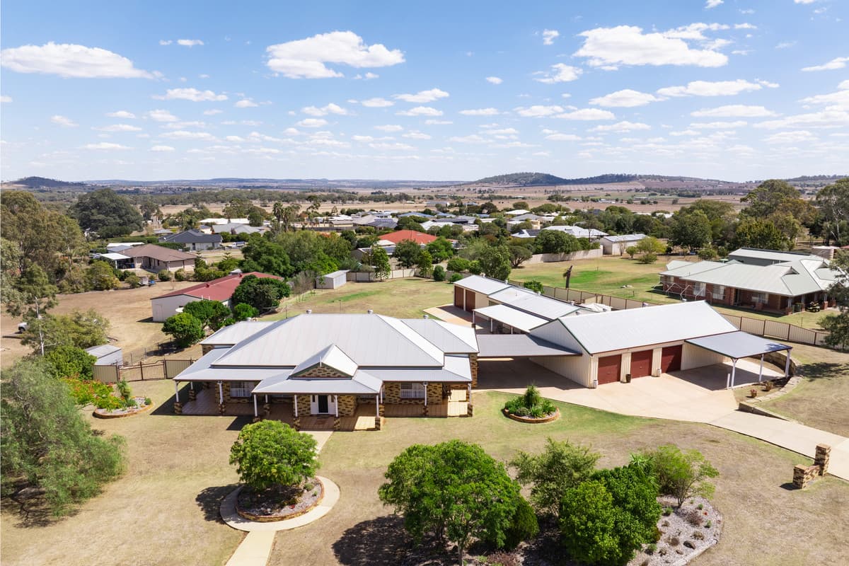 10 Rebecca Street, Glenvale, Glenvale — photo 1 of 5