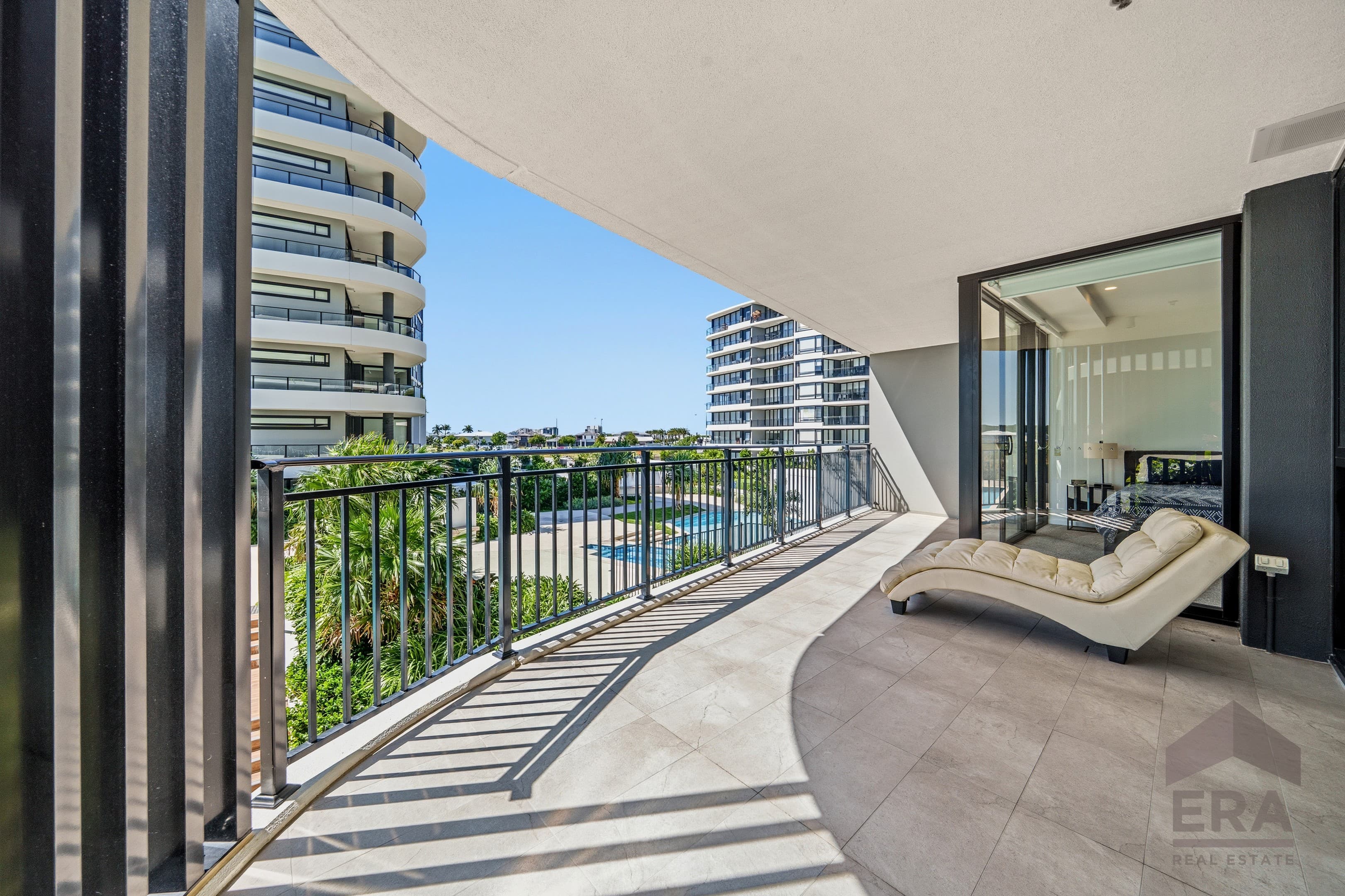 1210/10 Sickle Avenue, Hope Island - Image 1