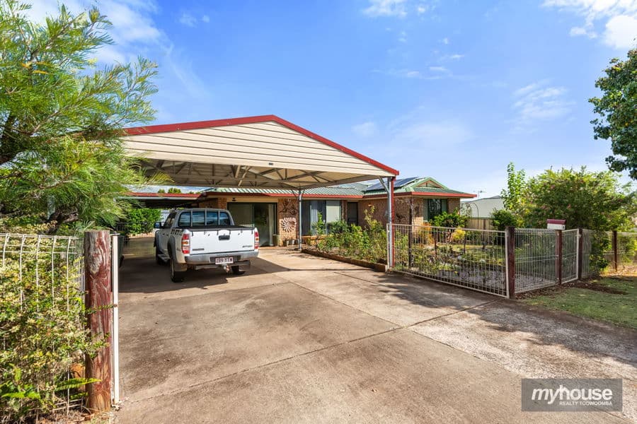 12 Gainsborough Drive, Glenvale - Image 1