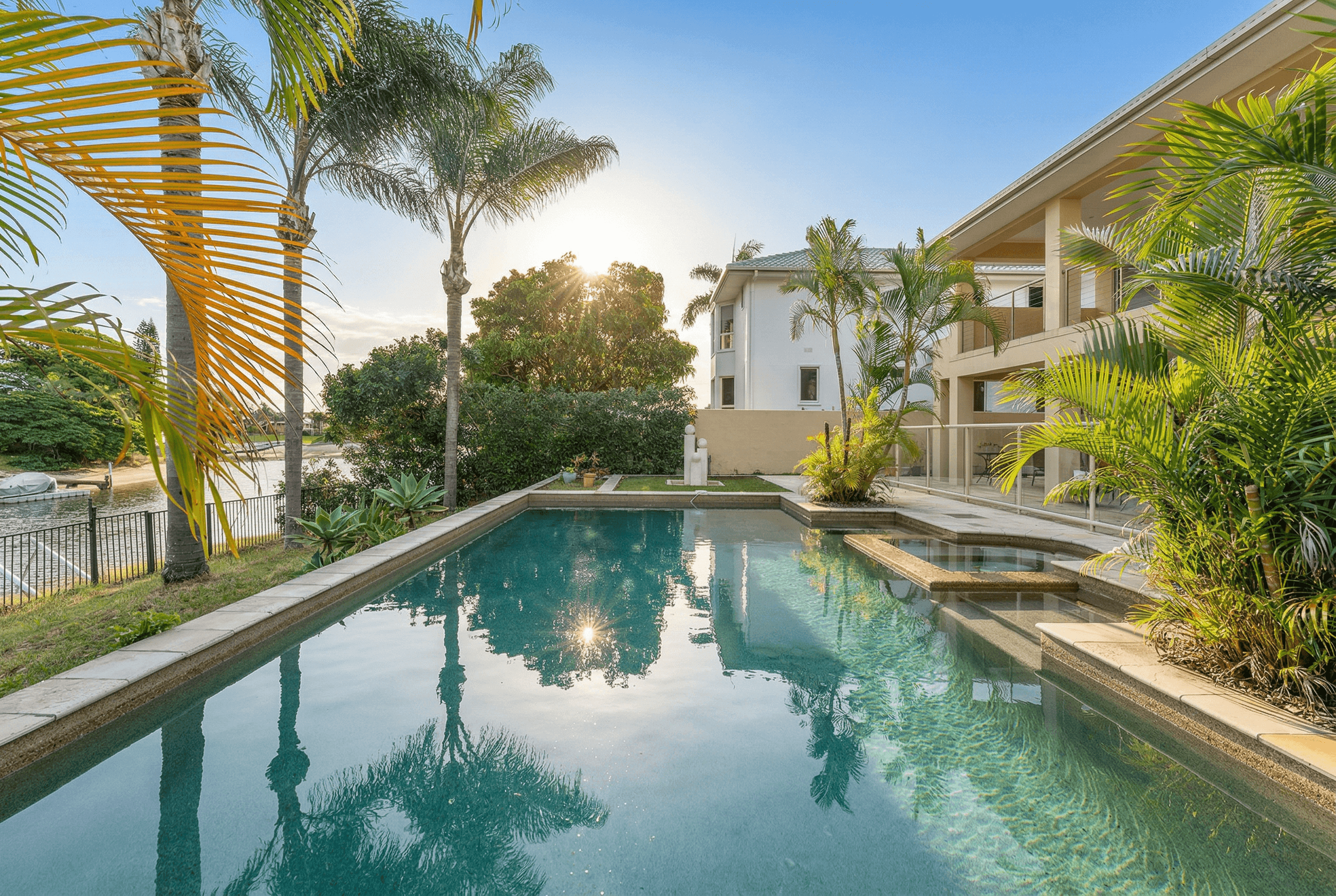 52 Moana Park Avenue, Broadbeach Waters - Image 1