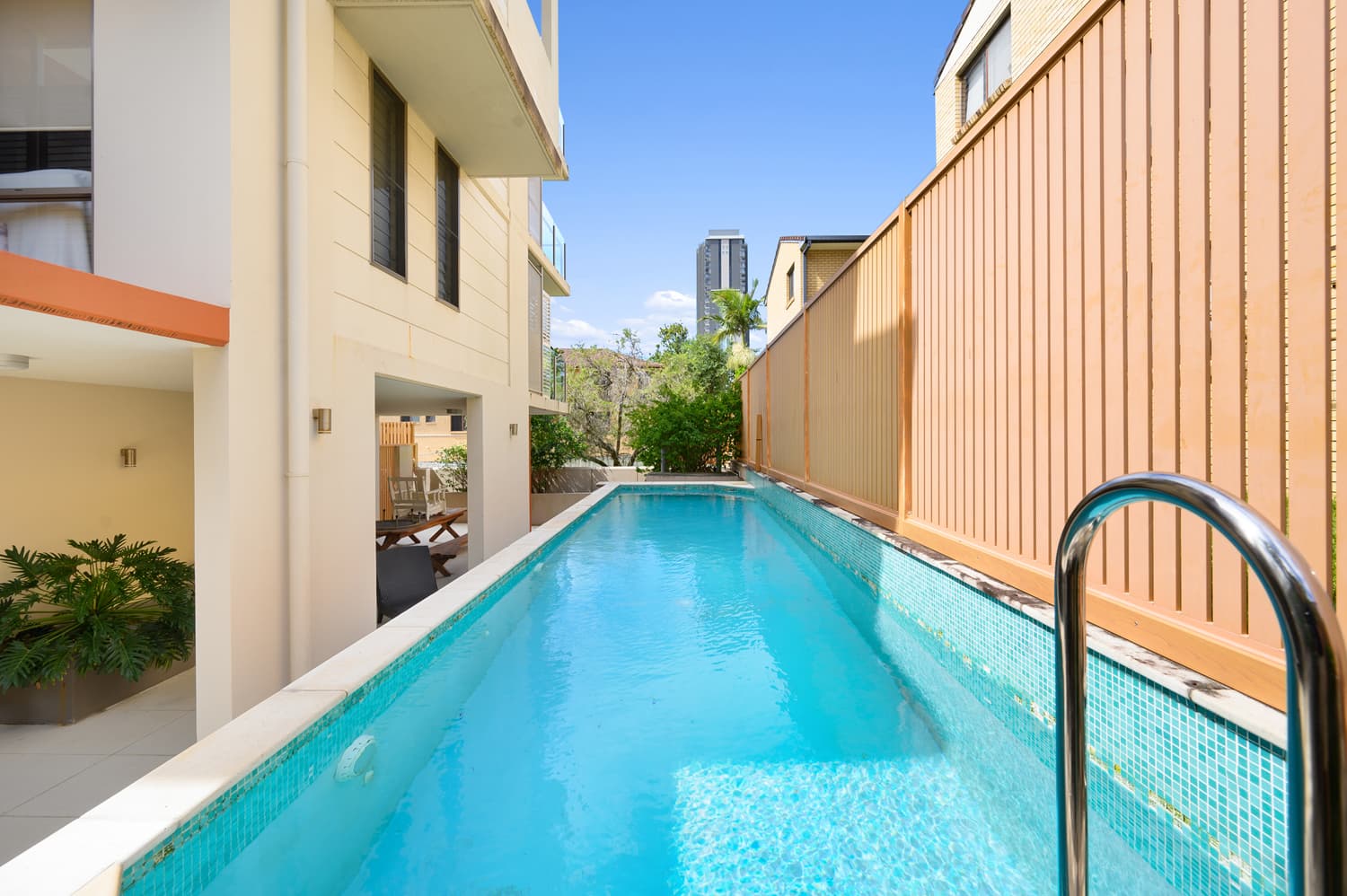 10/20 Lawson Street, Southport - Image 1