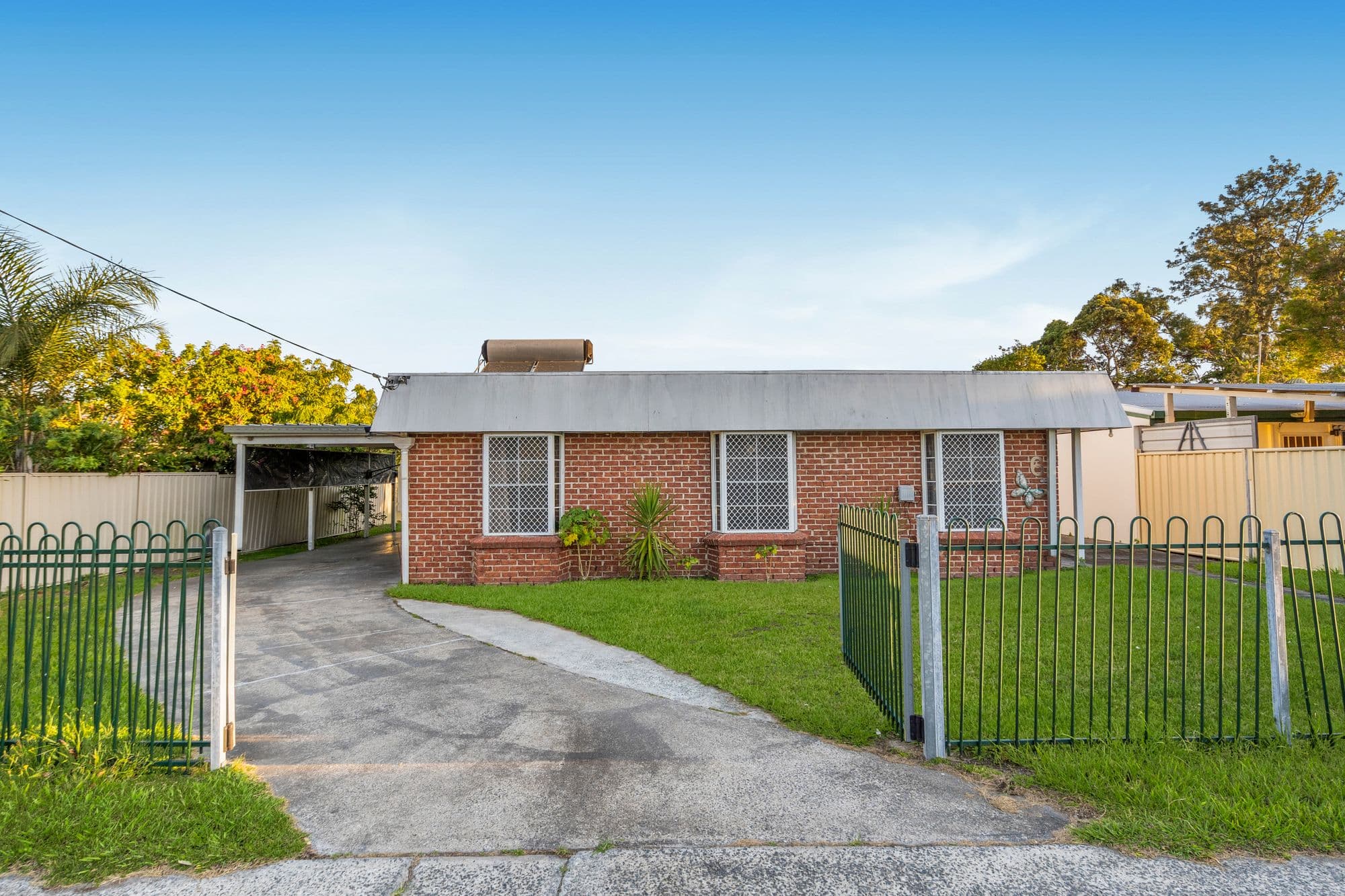 6 Acacia Road, Woodridge - Image 1