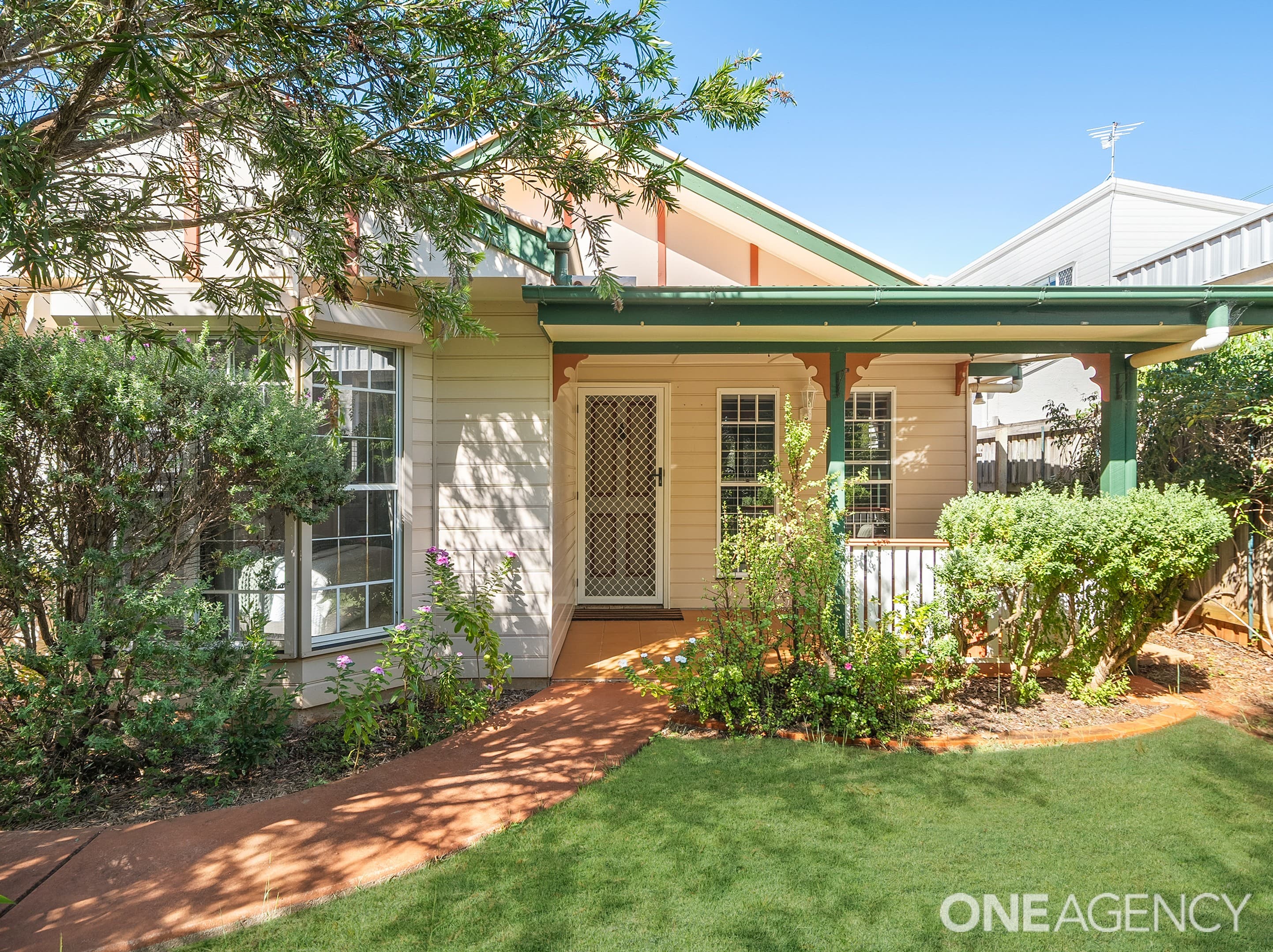 43 Queen Street, Scarborough - Image 1