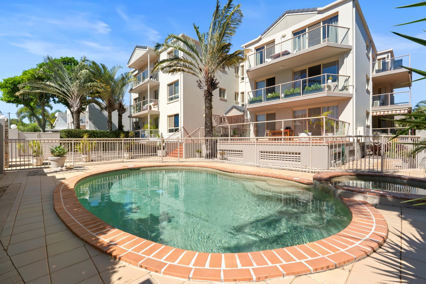 1/32-36 Ocean Street, Mermaid Beach — photo 1 of 5