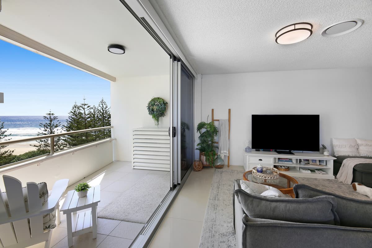 26/100 The Esplanade, Burleigh Heads - Image 1