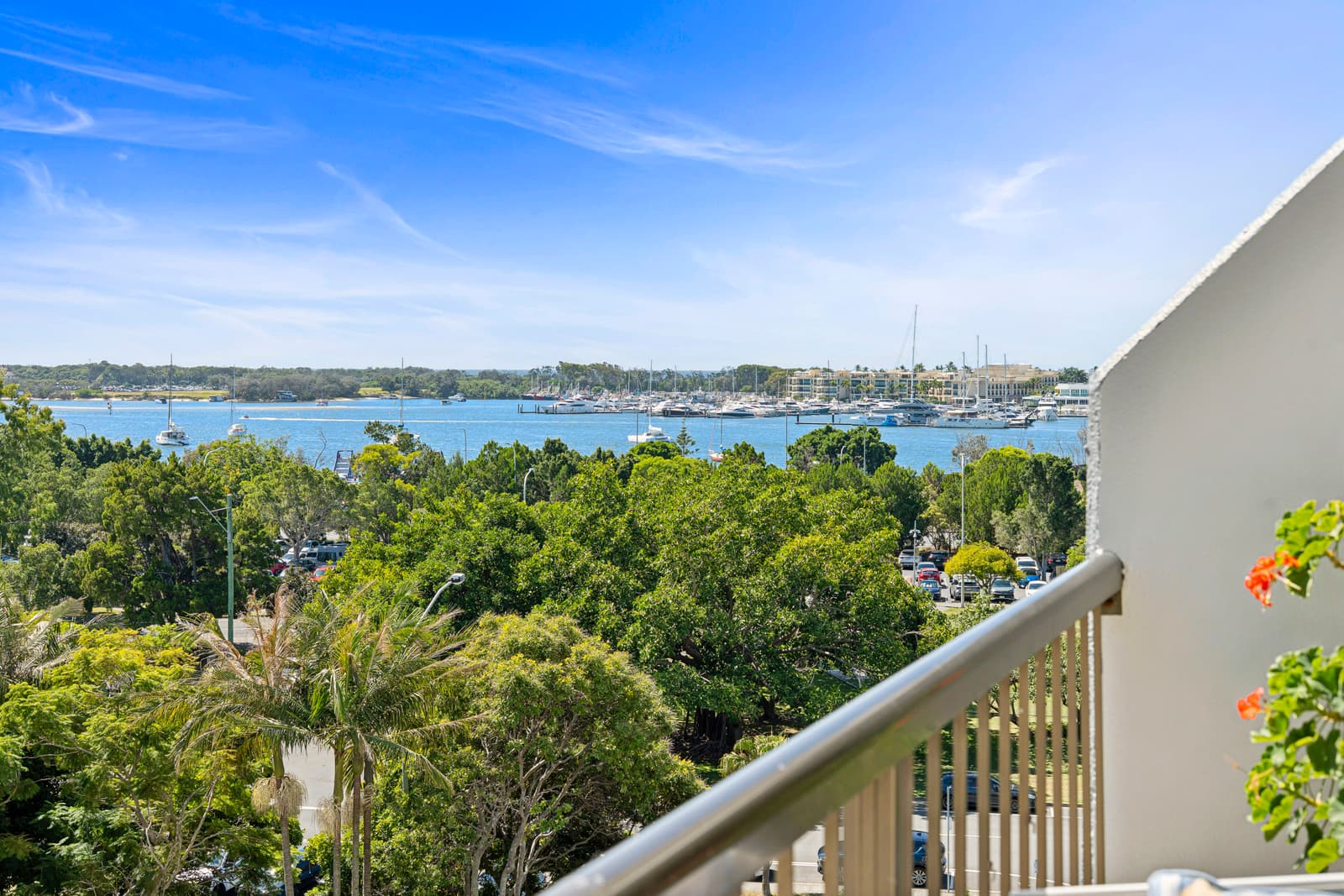 6b/10 Marine Parade, Southport — photo 1 of 5