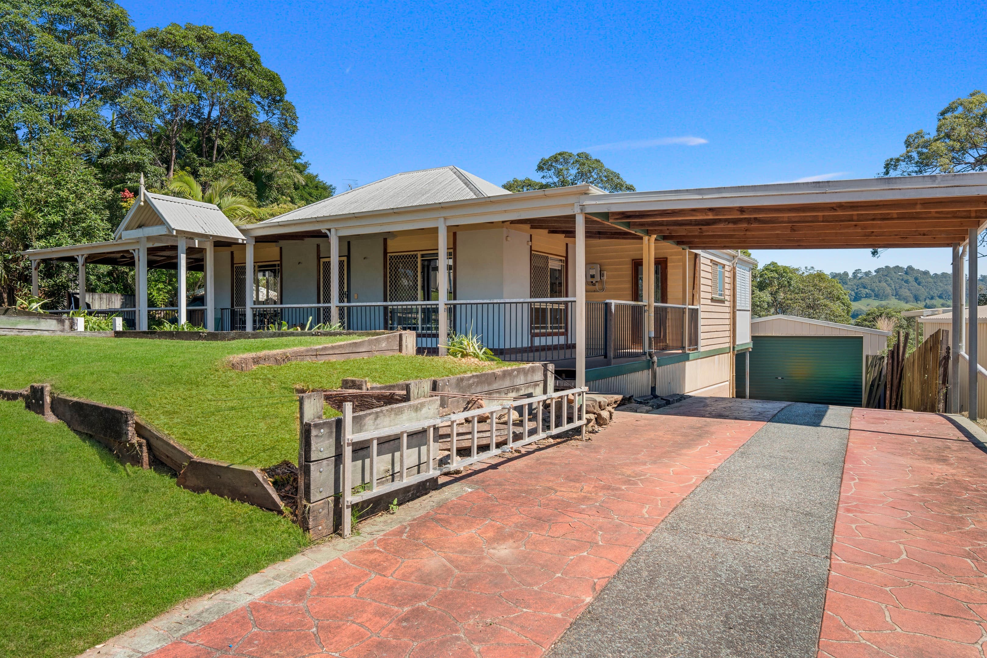 32 Caryota Street, Highworth - Image 1