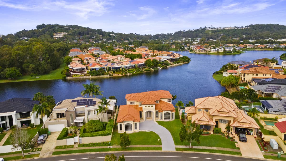 126 Dunlin Drive, Burleigh Waters - Image 1