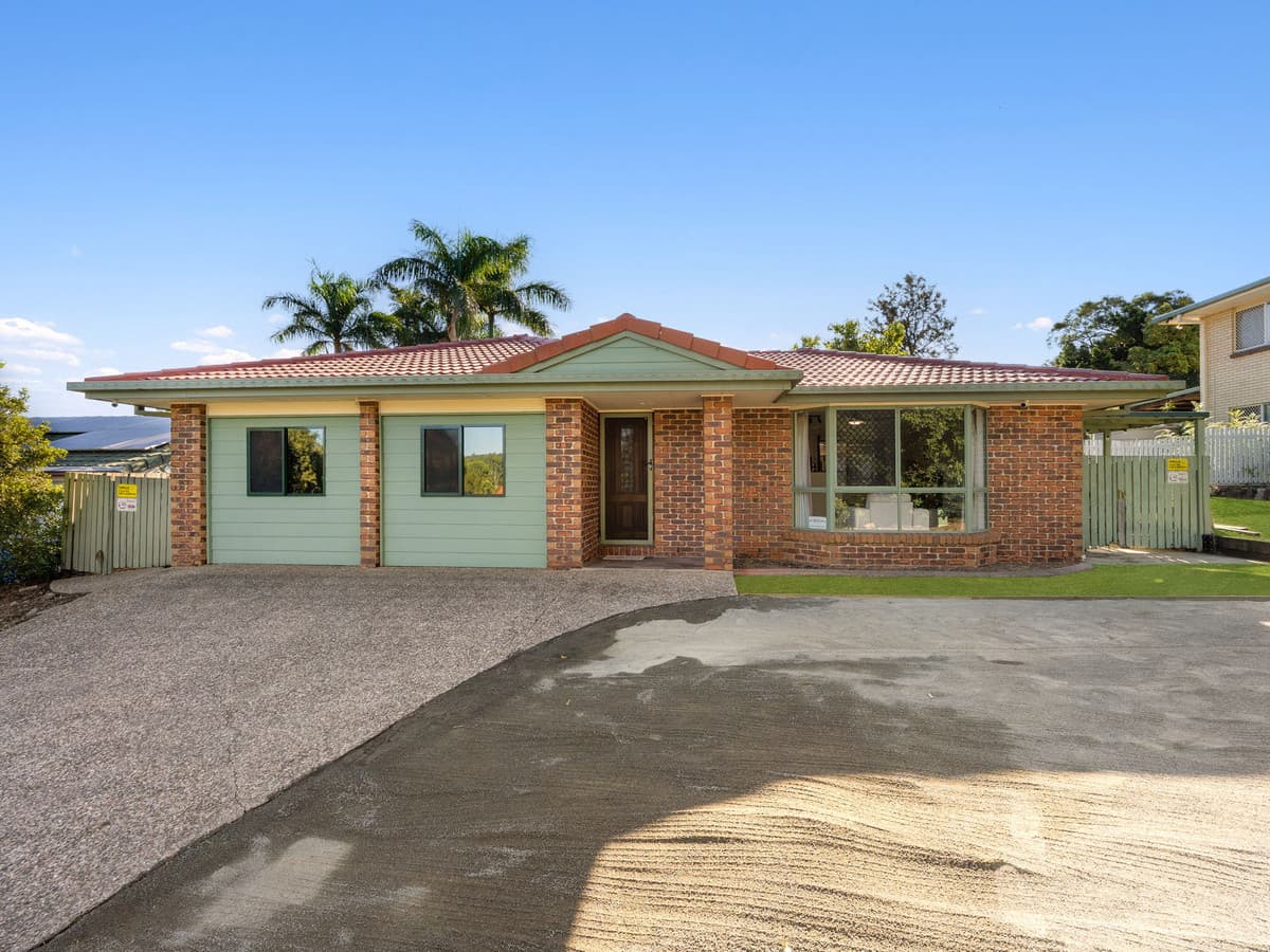 8 McDougall Close, Silkstone - Image 1