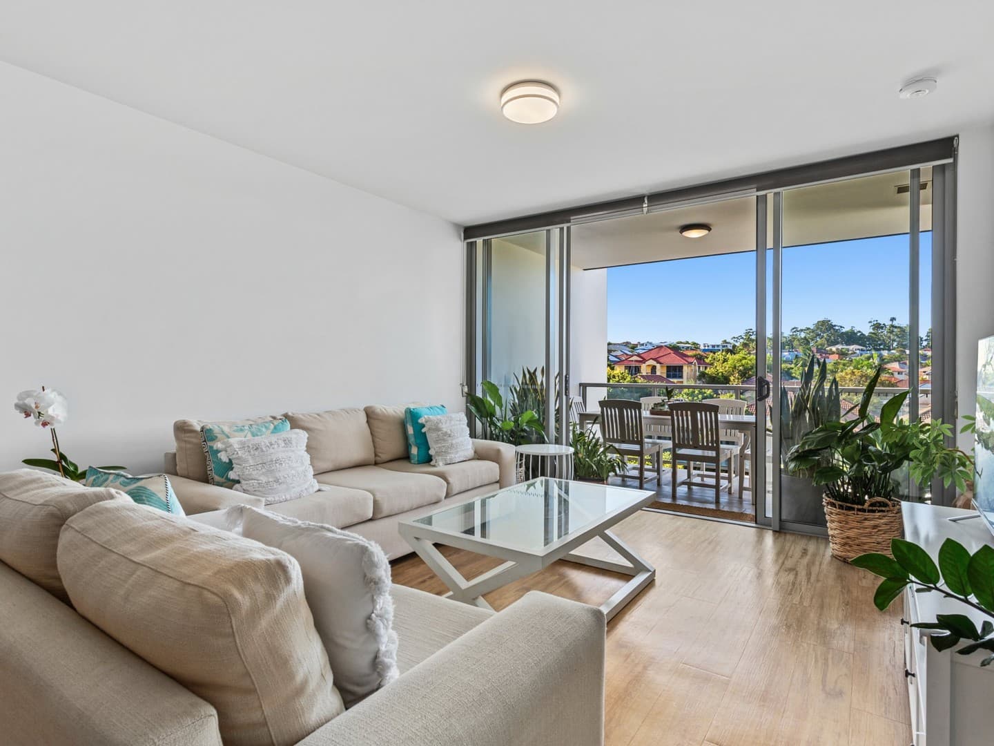 2302/65 Varsity Parade, Varsity Lakes - Image 1