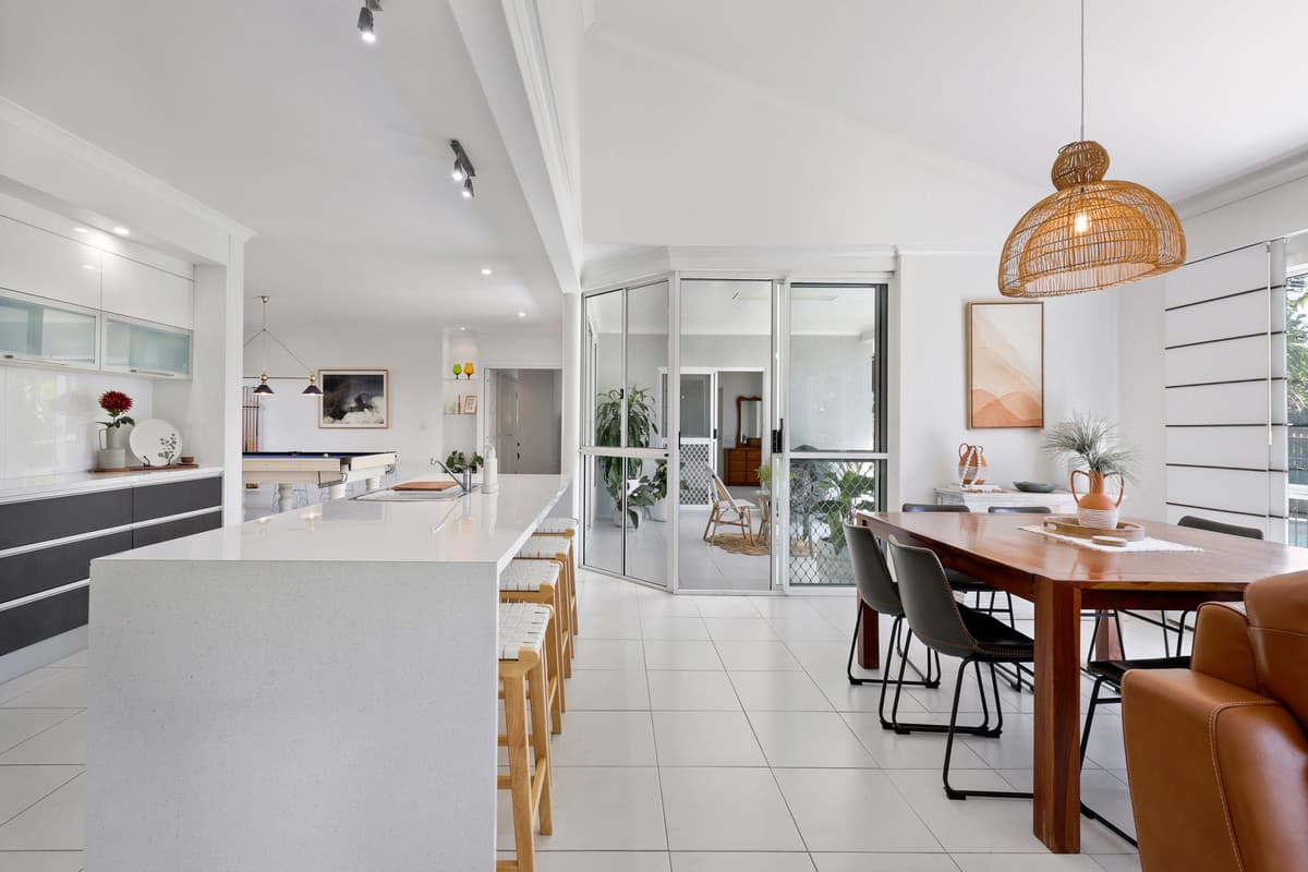 27 Border Street, Glenella — photo 1 of 5