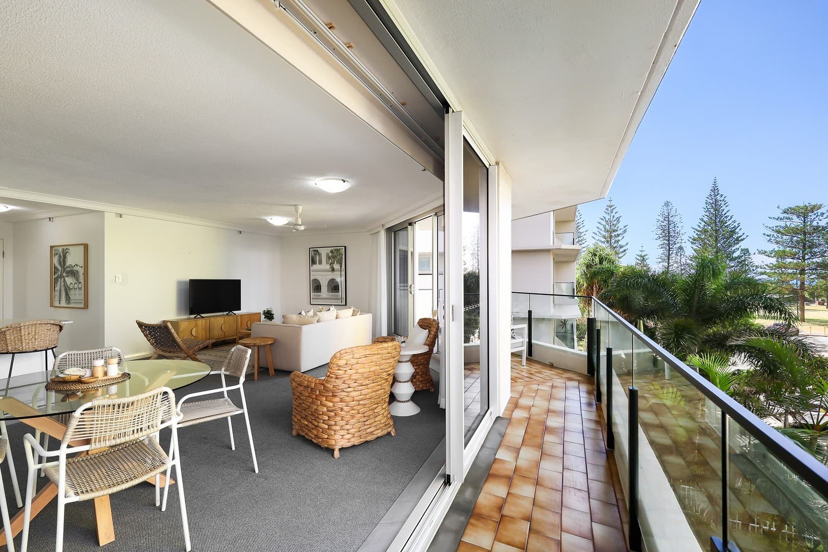 2E/1 Albert Avenue, Broadbeach, Broadbeach — photo 1 of 5