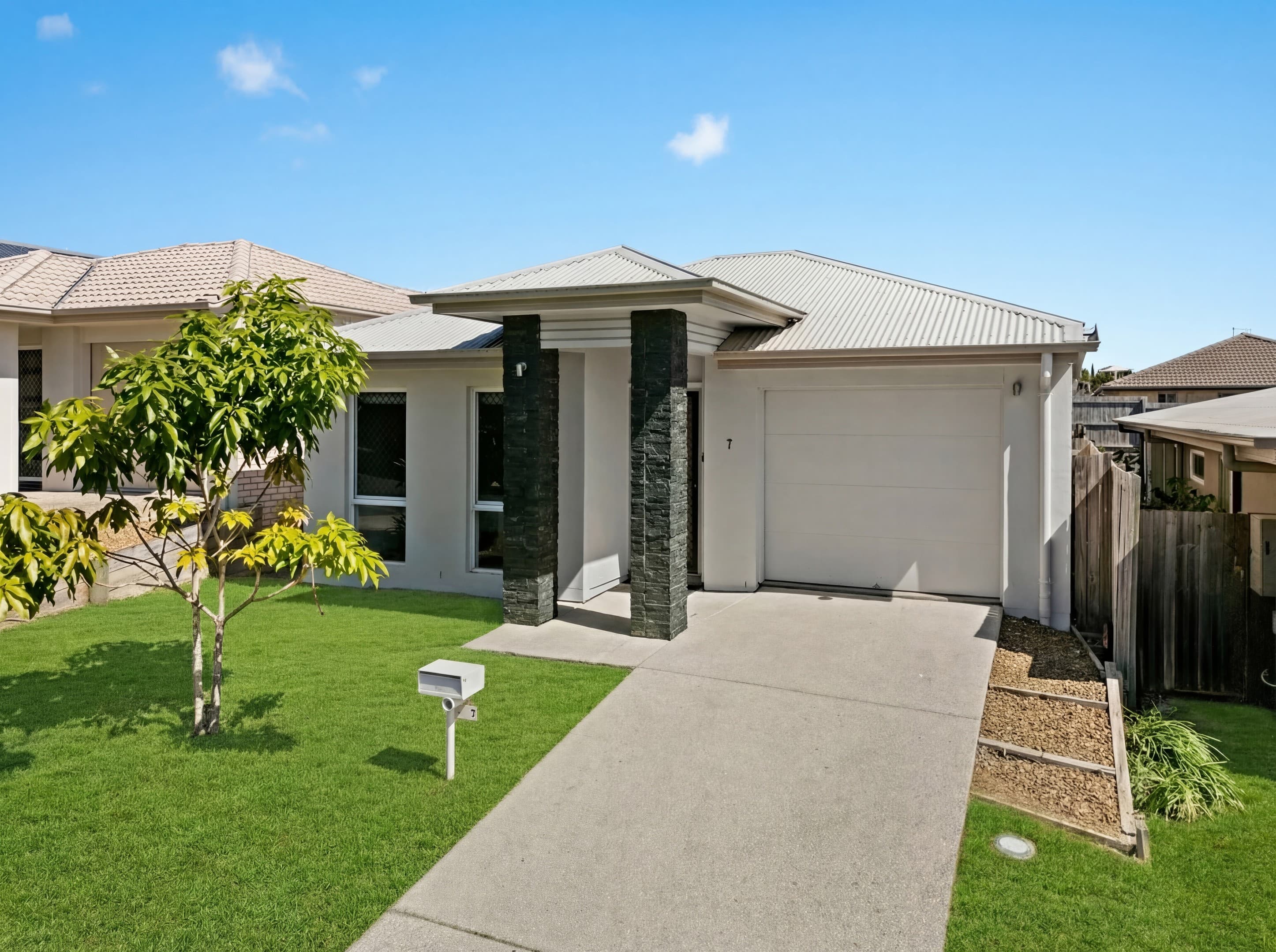 7 Mount Cooroora Street, Park Ridge - Image 1