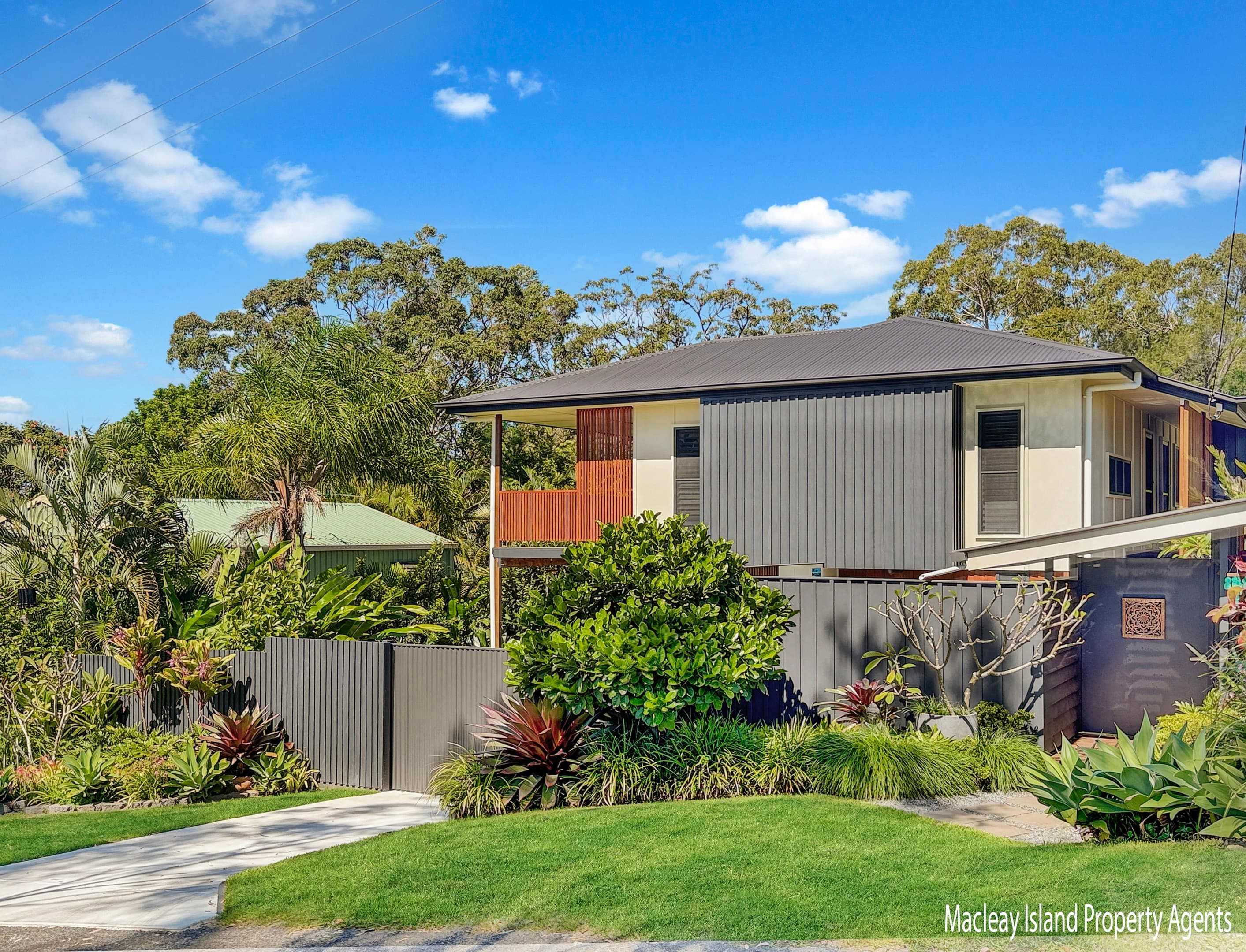 14 Glen Street, Macleay Island - Image 1