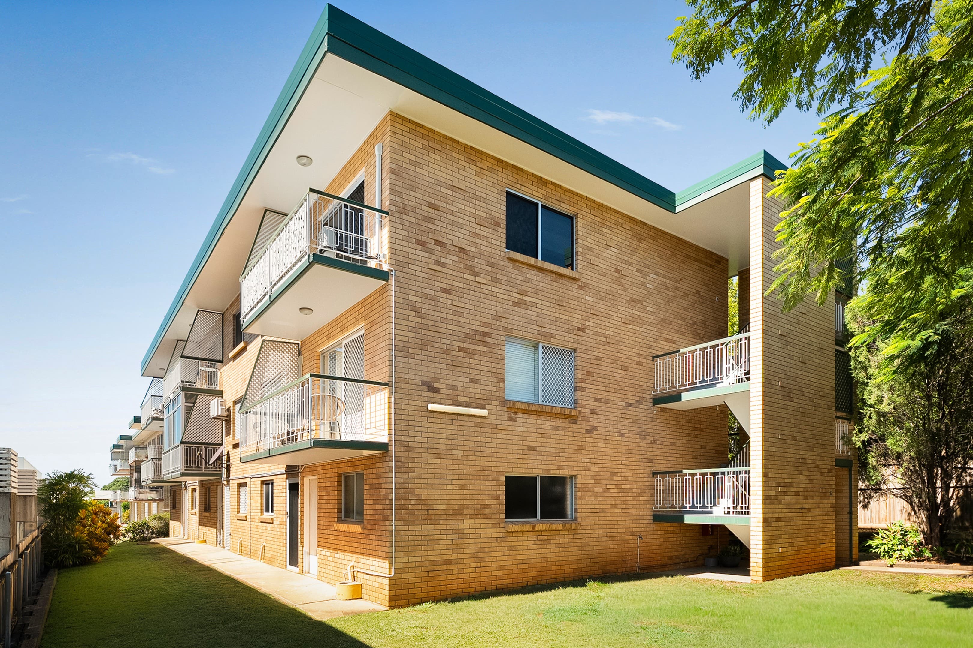 4/6 Garnet Street, Clayfield - Image 1