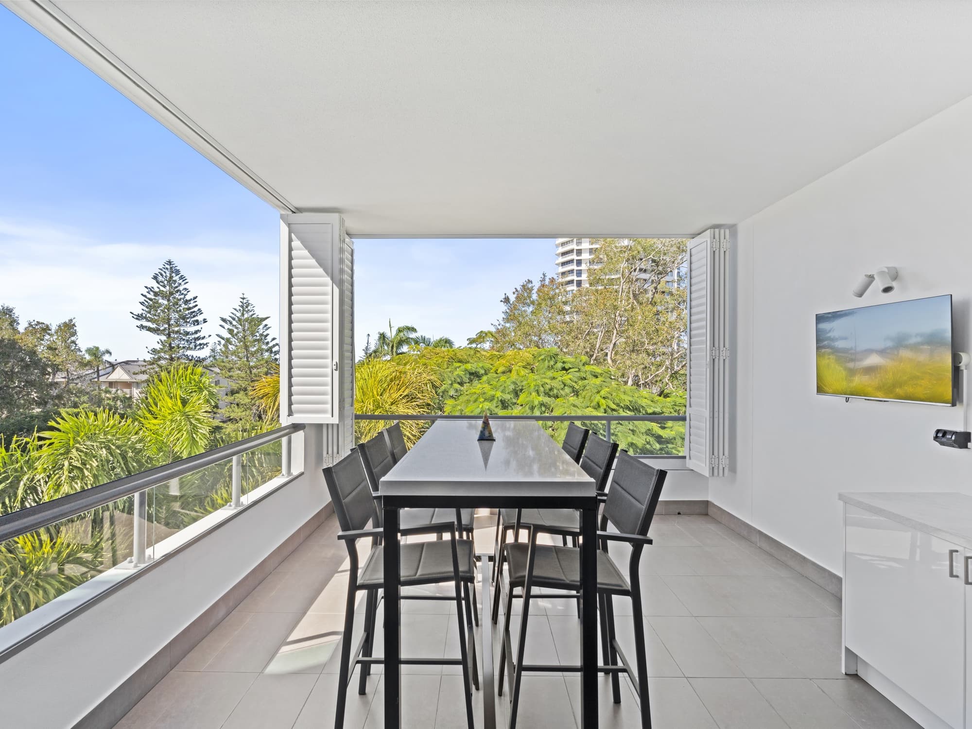 81/28 Bayview Street, Runaway Bay - Image 1