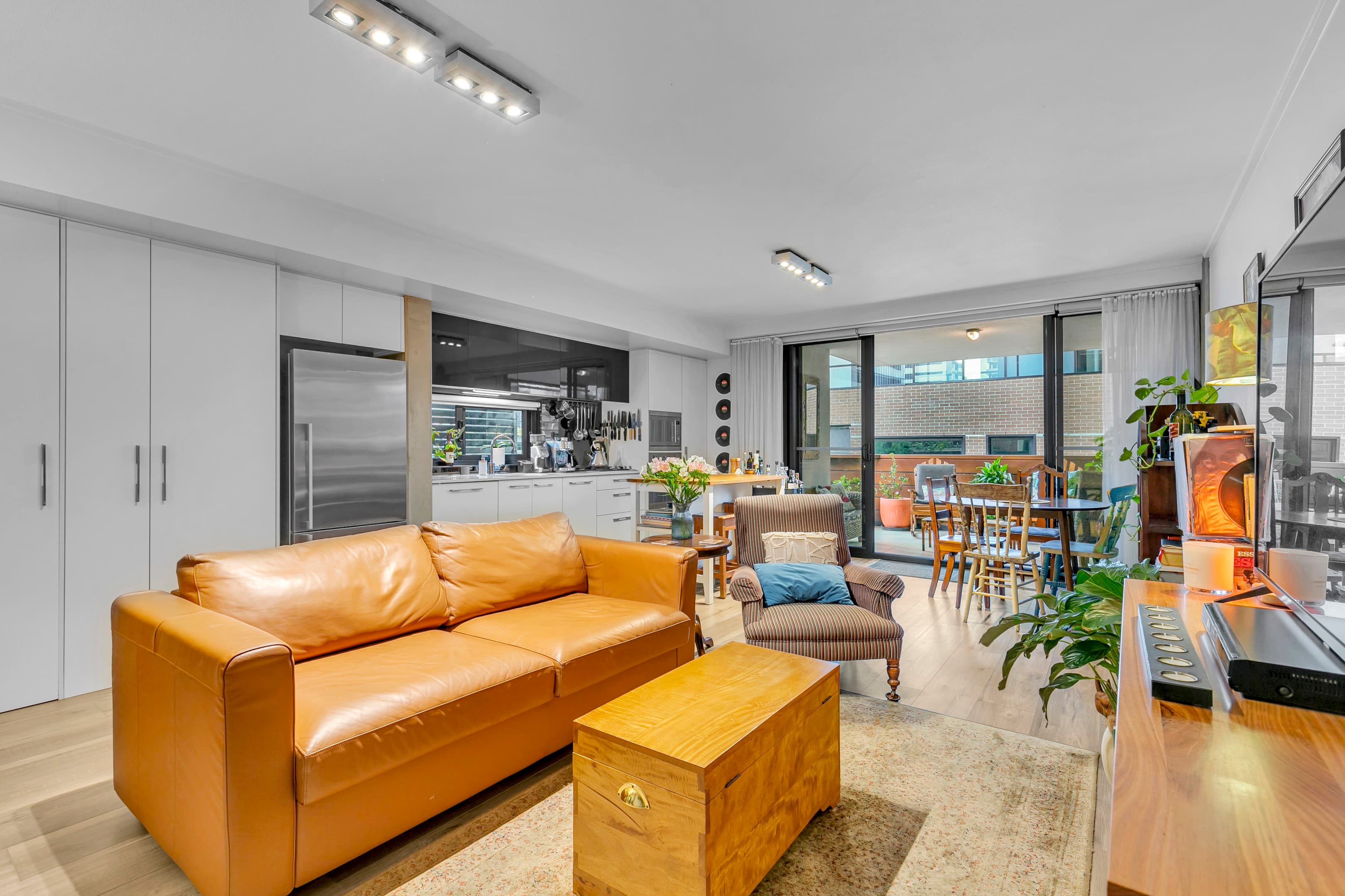 19/125 Melbourne Street, South Brisbane - Image 1