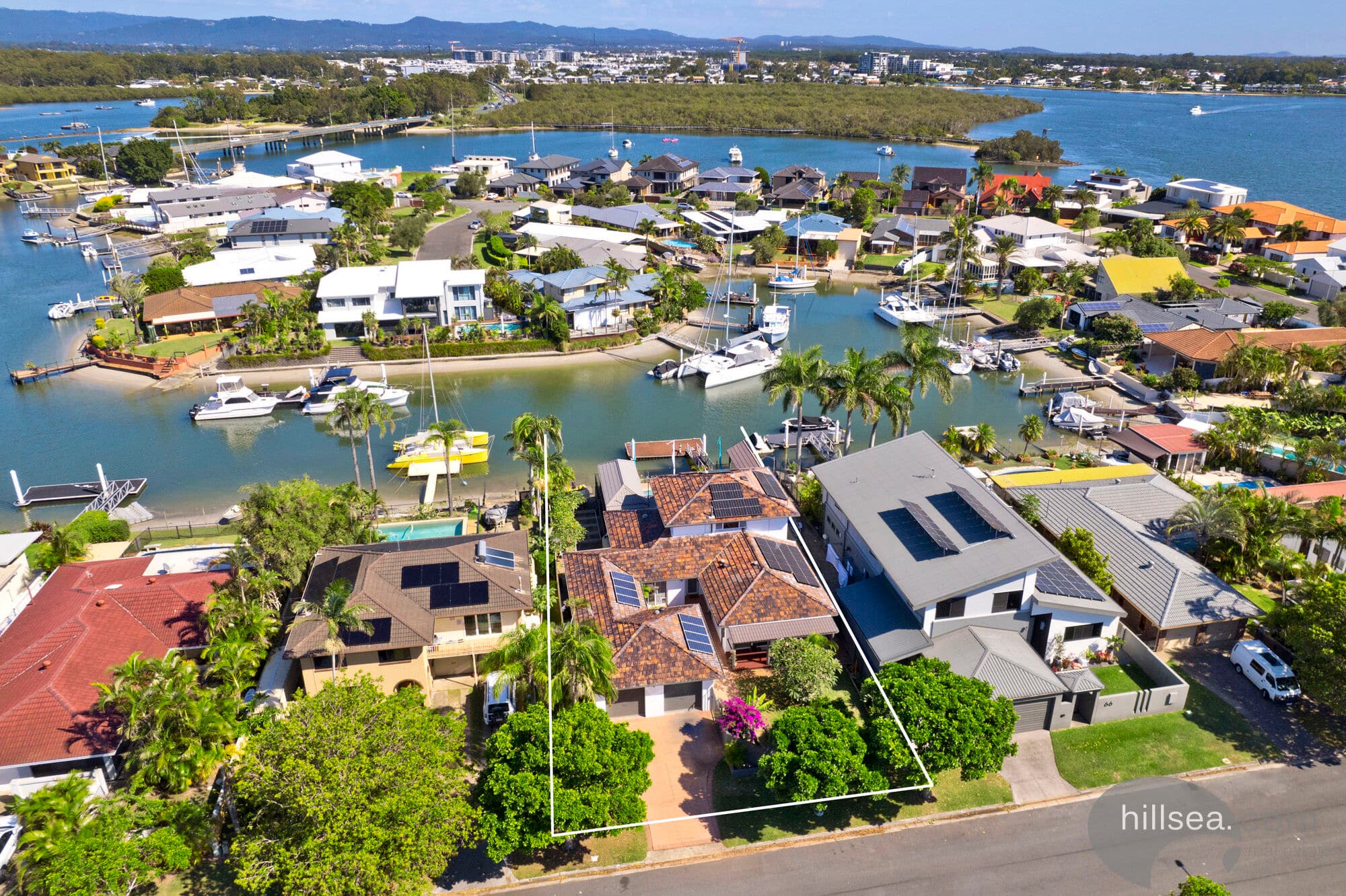 64 O'Grady Drive, Paradise Point — photo 1 of 5