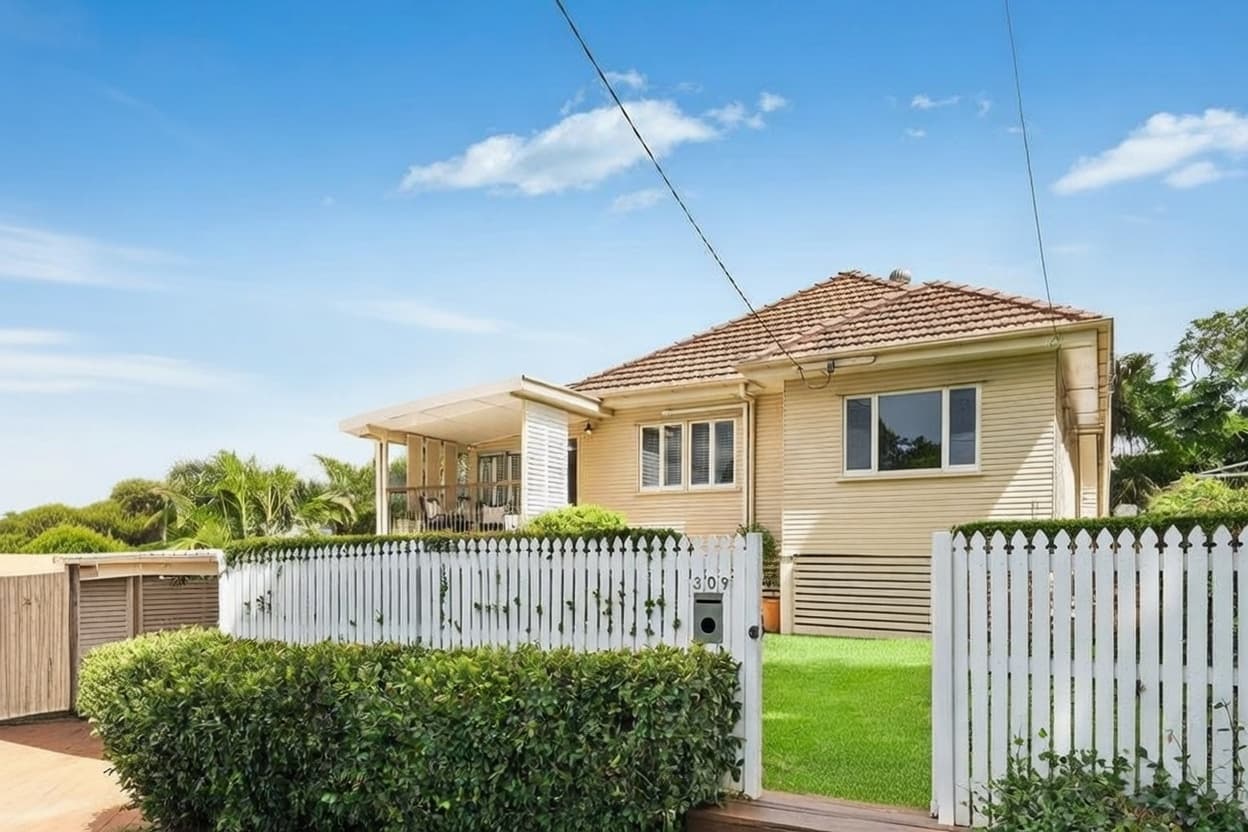 309 Long Street East, Graceville - Image 1