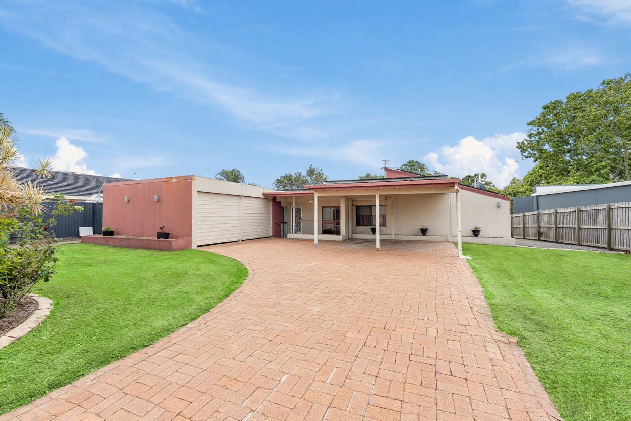 5 Rochester Drive, Mount Warren Park - Image 1