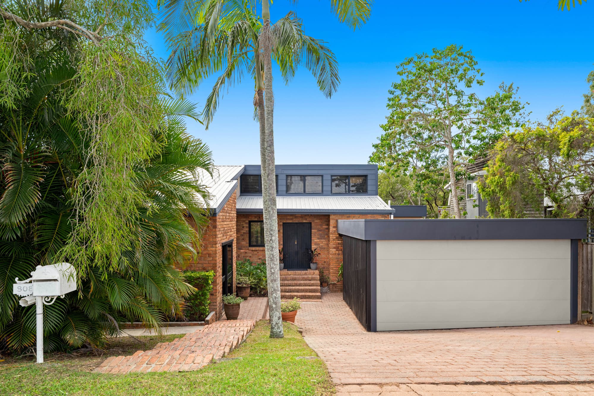 808 Cavendish Road, Holland Park - Image 1