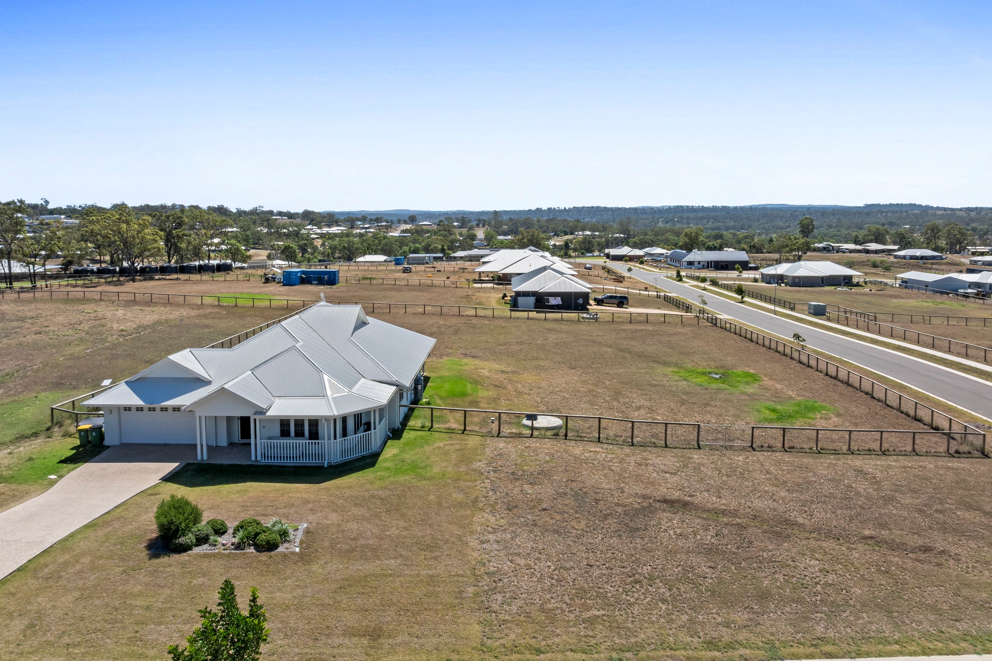 5 Aquila Drive, Meringandan West — photo 1 of 5