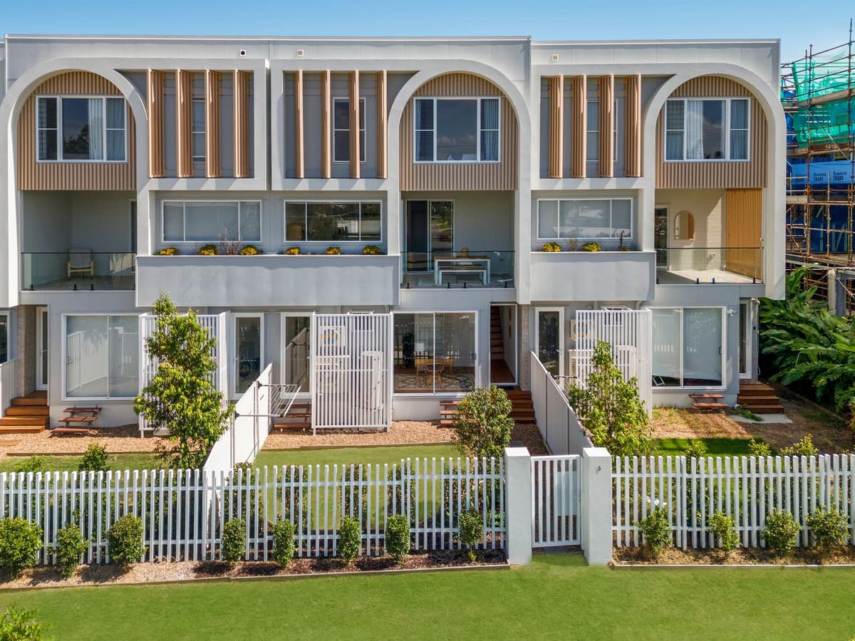 3/9-11 Nelson Avenue, Hope Island — photo 1 of 5